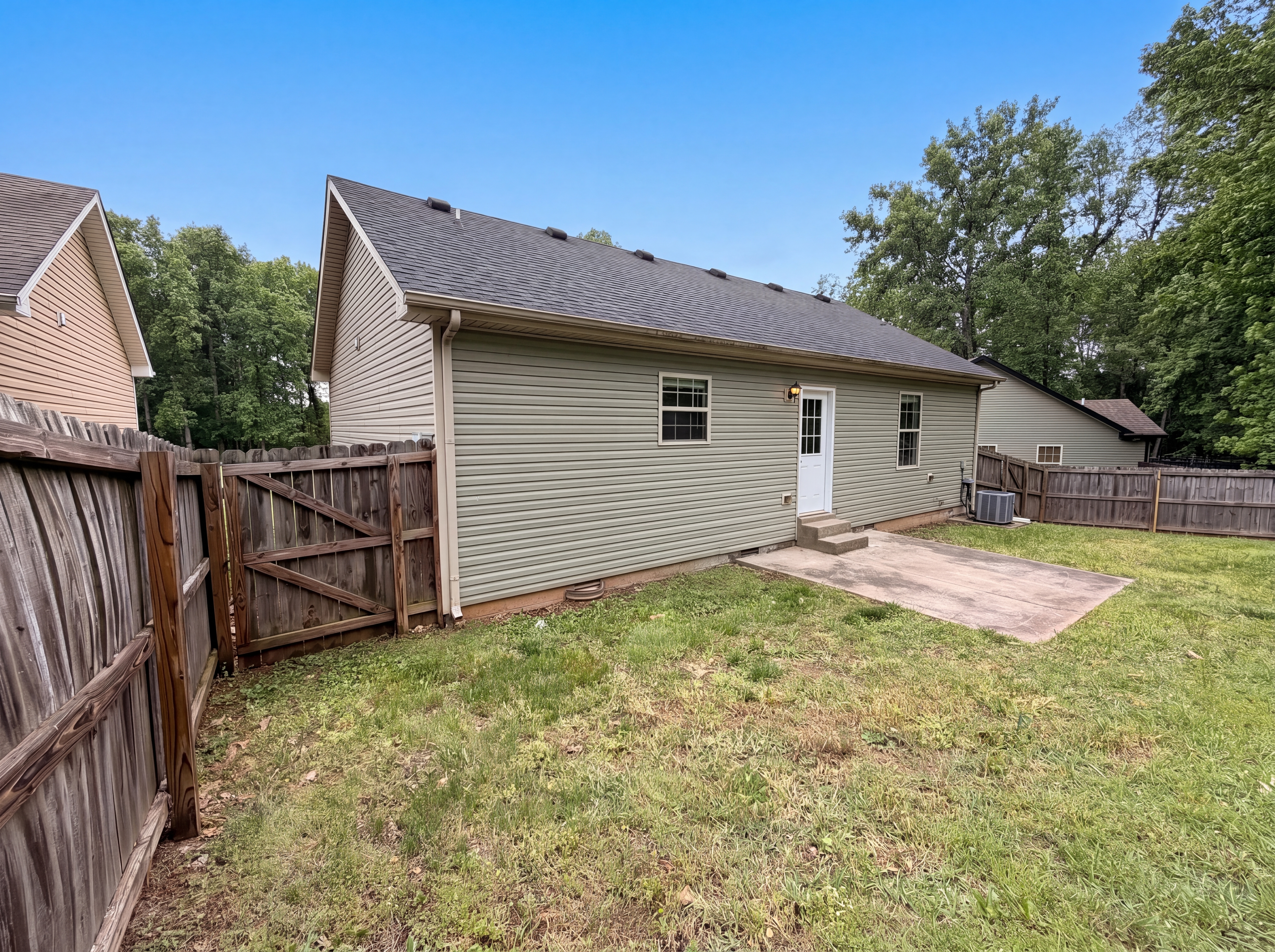 Photo 16 of 19 of 741 Inver Ln, Clarksville, TN