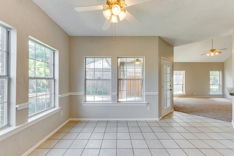 Photo 18 of 38 - 404 Pecan Hollow Dr, Coppell, TX 75019