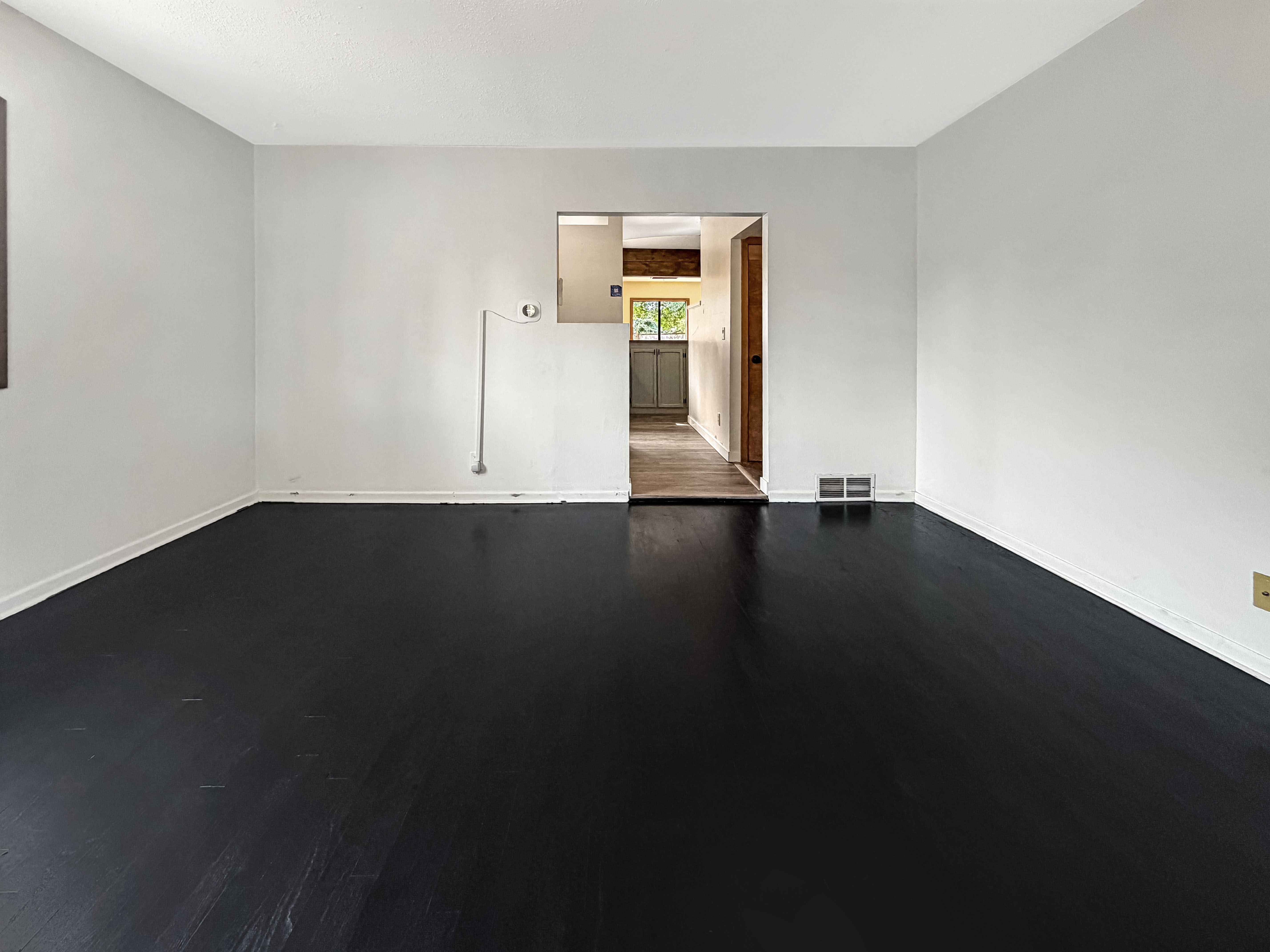 Photo 7 of 22 of 5926 SE Lexington St, Portland, OR