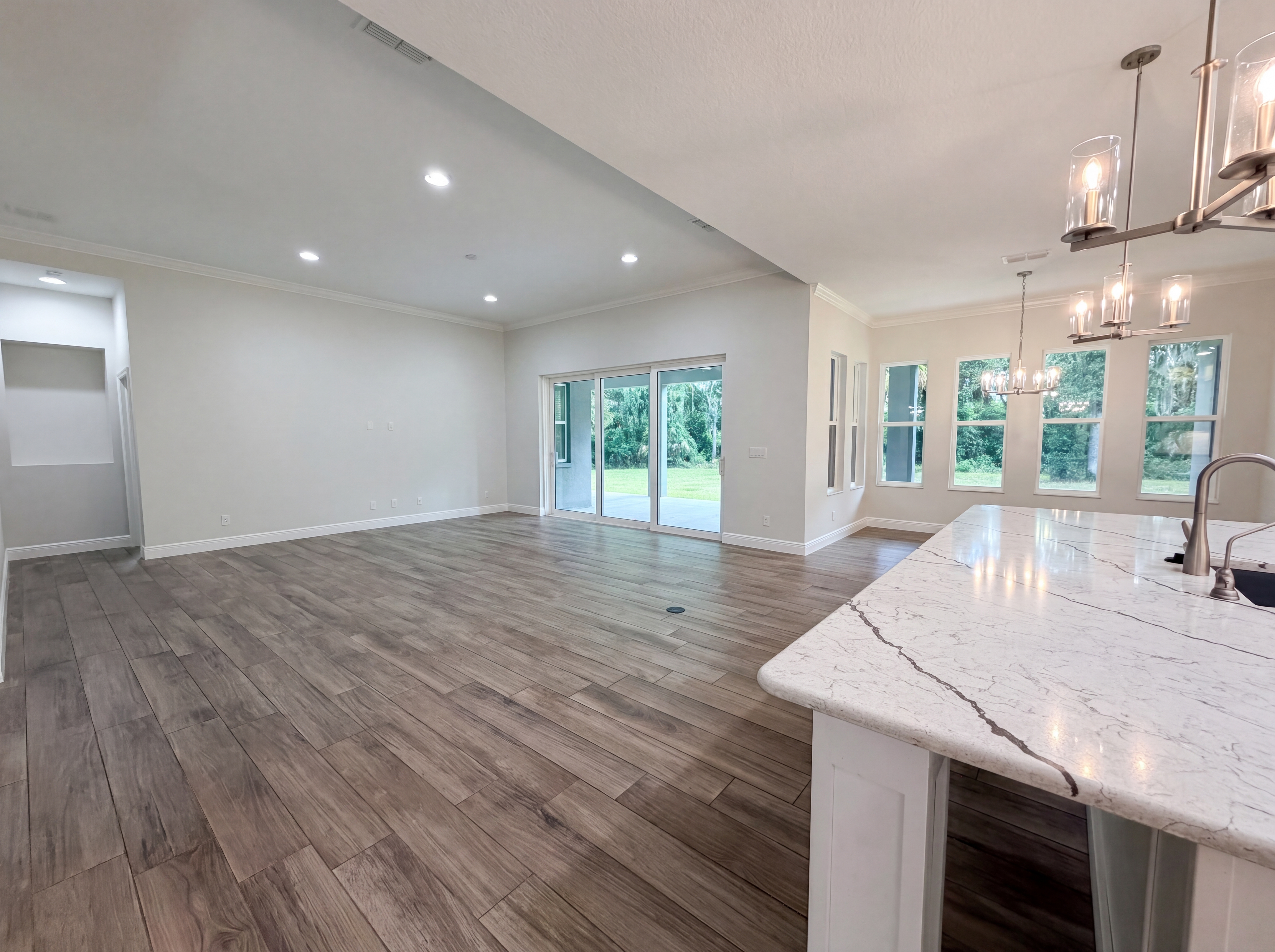 Photo 13 of 40 of 401 River Bed Ct, Wimauma, FL