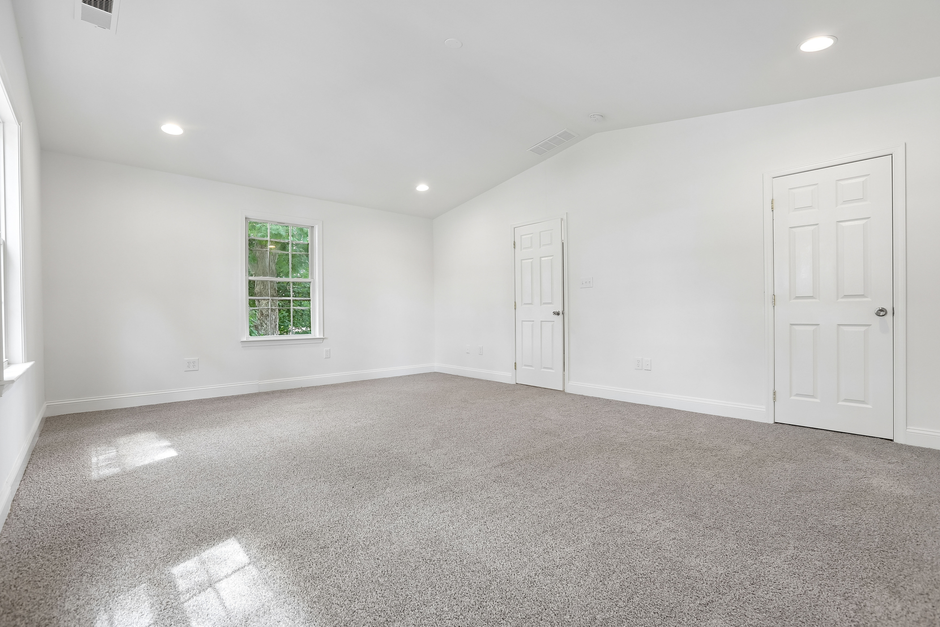 Photo 4 of 40 of 7736 Woodlawn Ave, Pasadena, MD