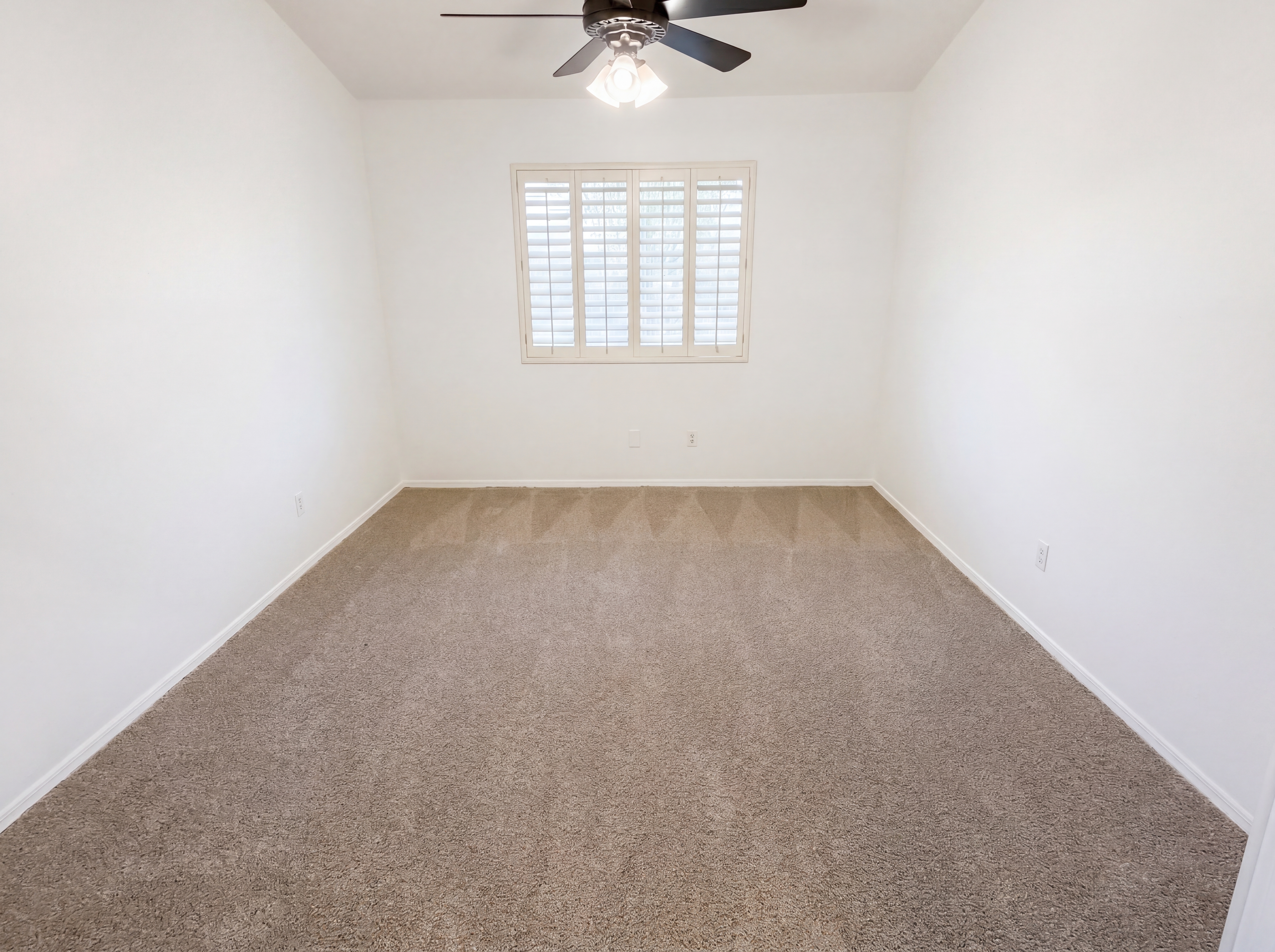 Photo 13 of 32 of 7908 W Deanna Dr, Peoria, AZ