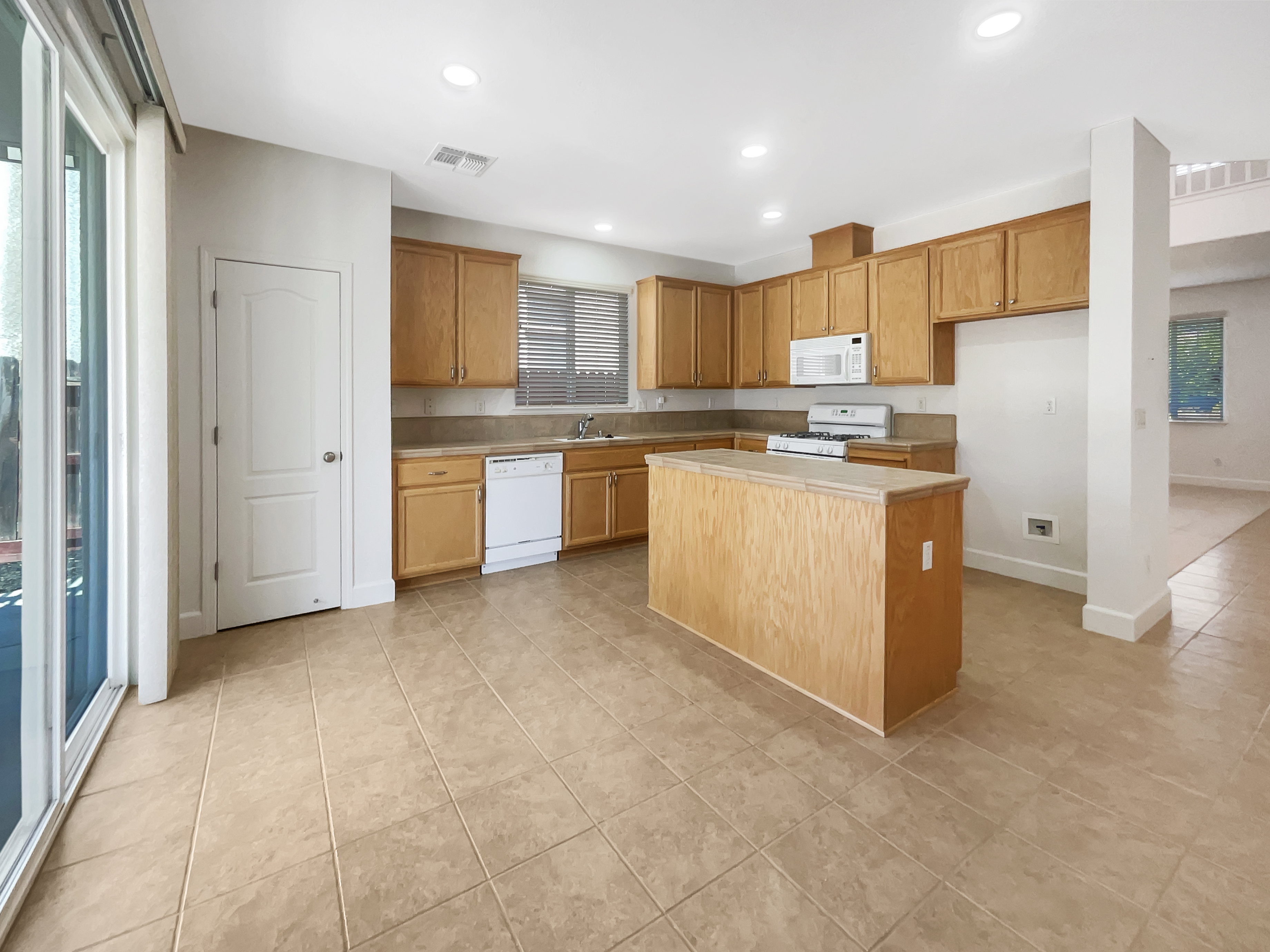 Photo 6 of 47 of 1709 Monte Vista Ct, West Sacramento, CA