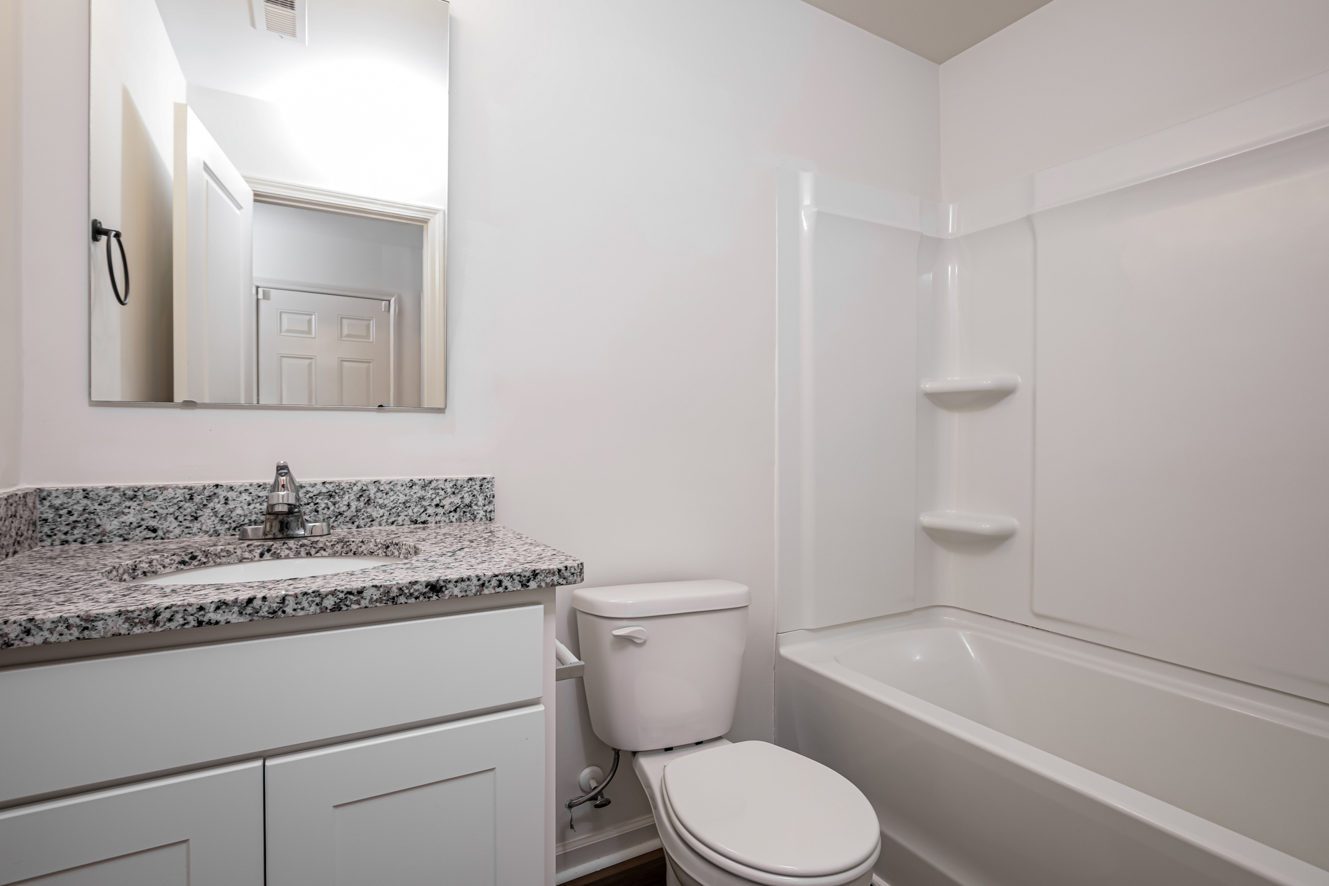 Photo 10 of 22 of 3411 Woodwind Ct, Kinston, NC