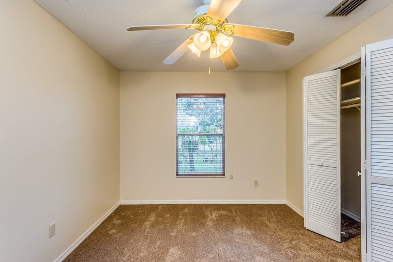 Photo 10 of 21 - 5530 Queenswood Dr, Orlando, FL 32810