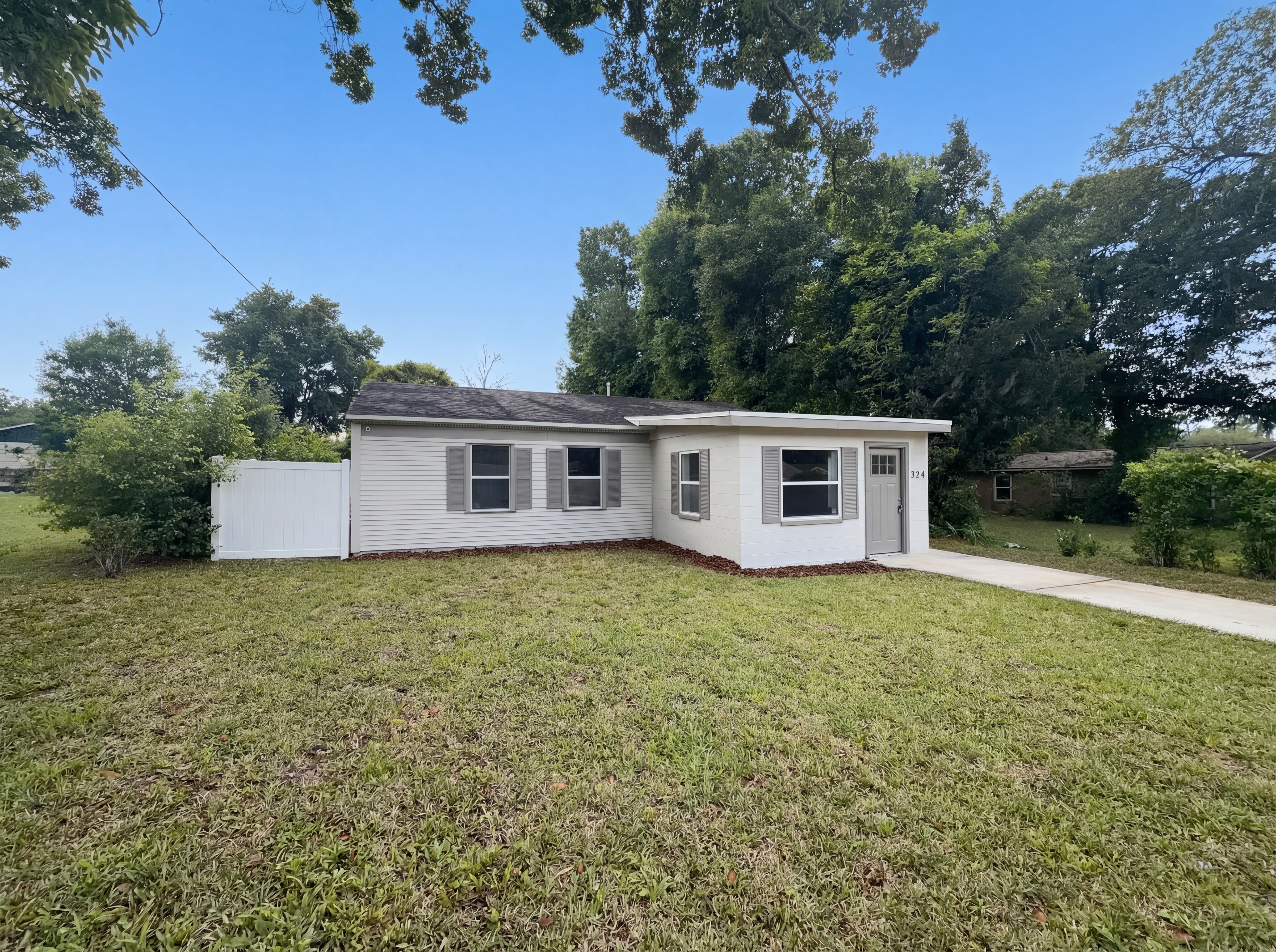 Photo 15 of 17 of 324 Bassedena Cir S, Lakeland, FL