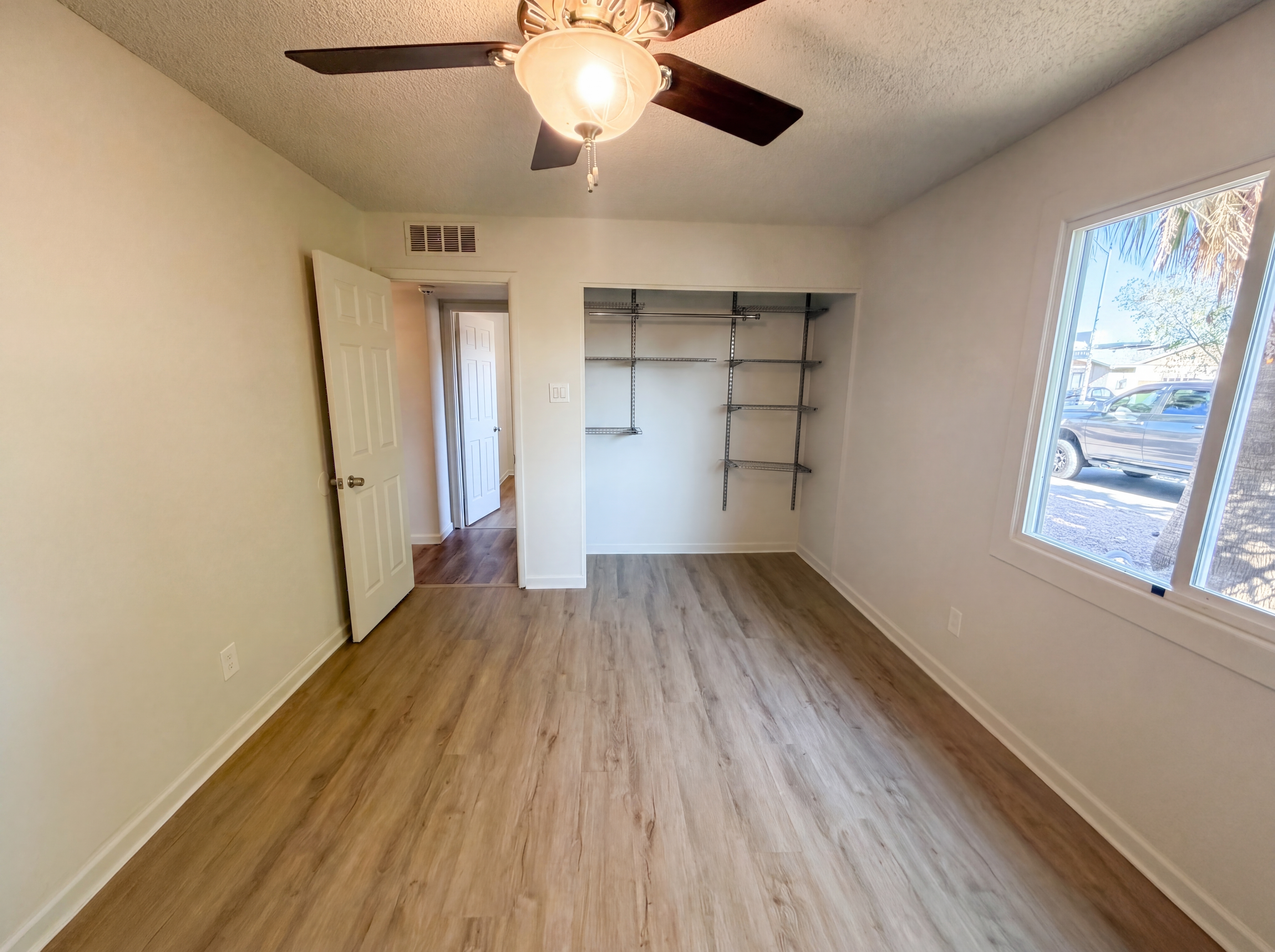 Photo 7 of 22 of 3265 W Mauna Loa Ln, Phoenix, AZ