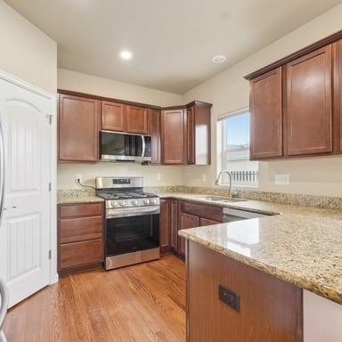 Property photo 2 of 11528 Louvre Pt
