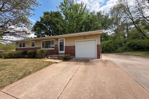 Photo 1 of 19 of 1116 Cunningham Ave, Saint Charles, MO