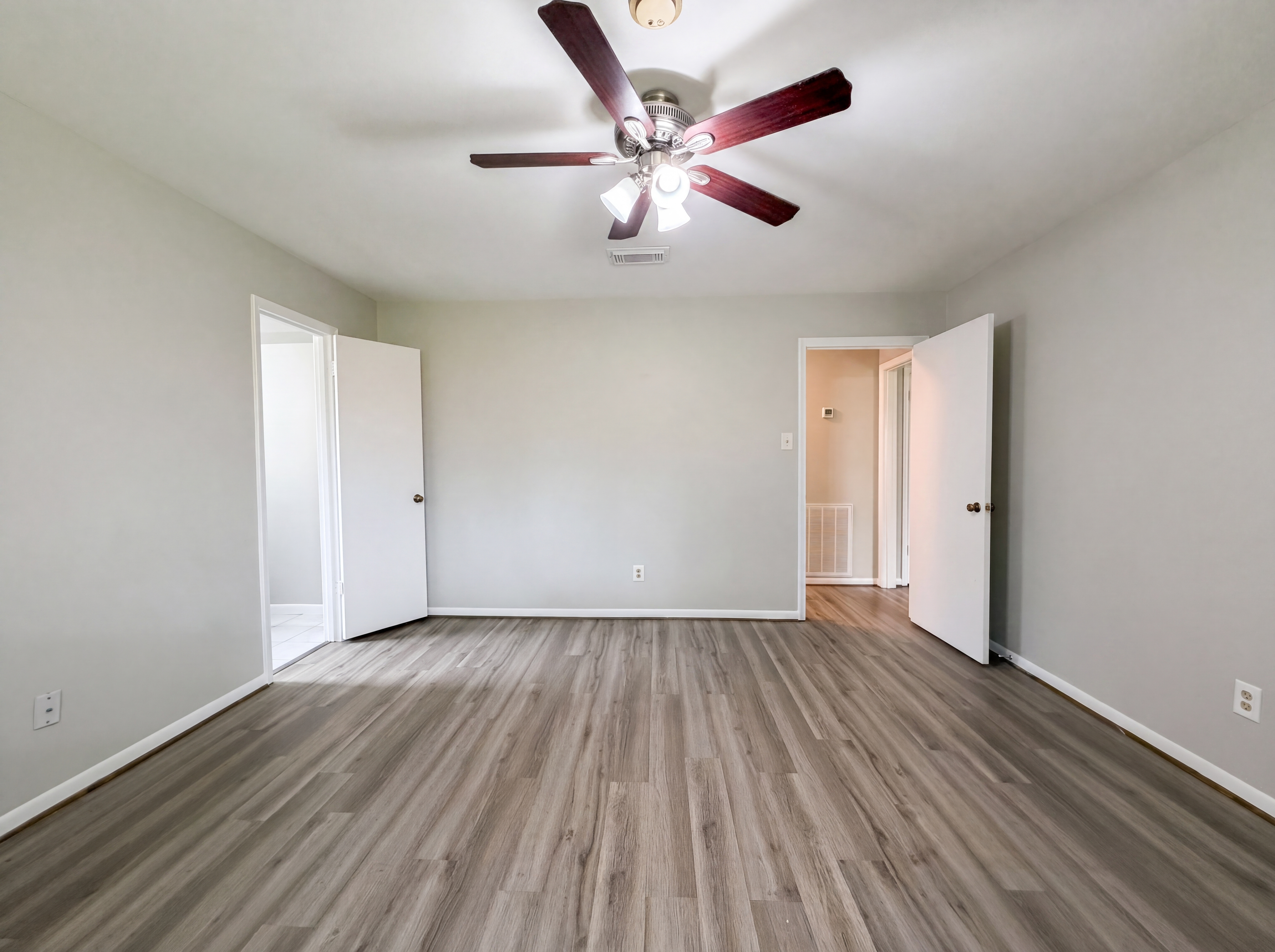 Photo 14 of 19 of 9606 Ballin David Dr, Spring, TX