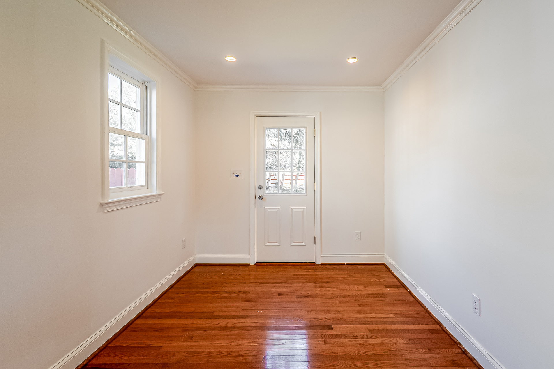 Photo 8 of 22 of 204 N Huron Dr, Oxon Hill, MD