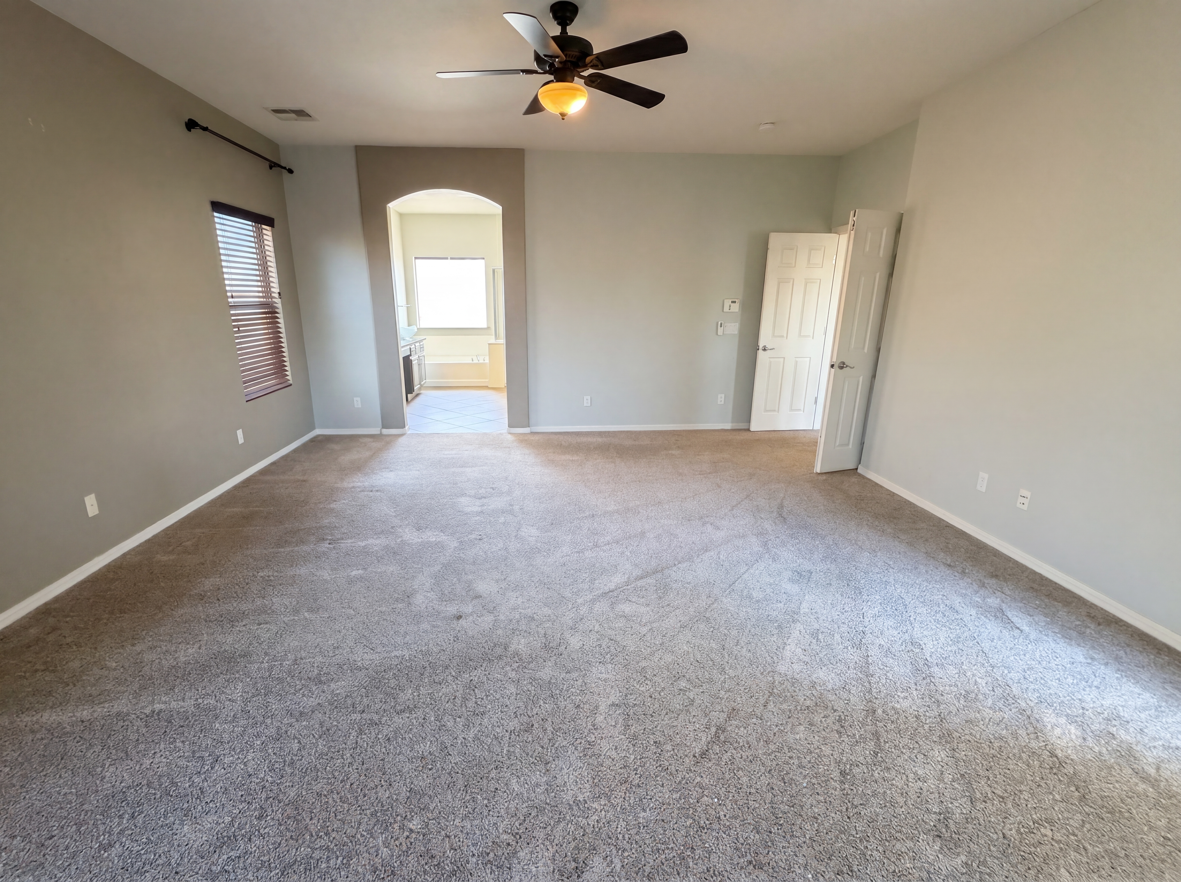 Photo 4 of 49 of 5509 W Rowel Rd, Phoenix, AZ