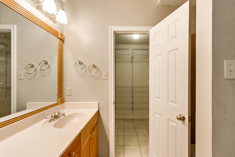 Photo 21 of 32 - 6805 Hadley Dr, North Richland Hills, TX 76182