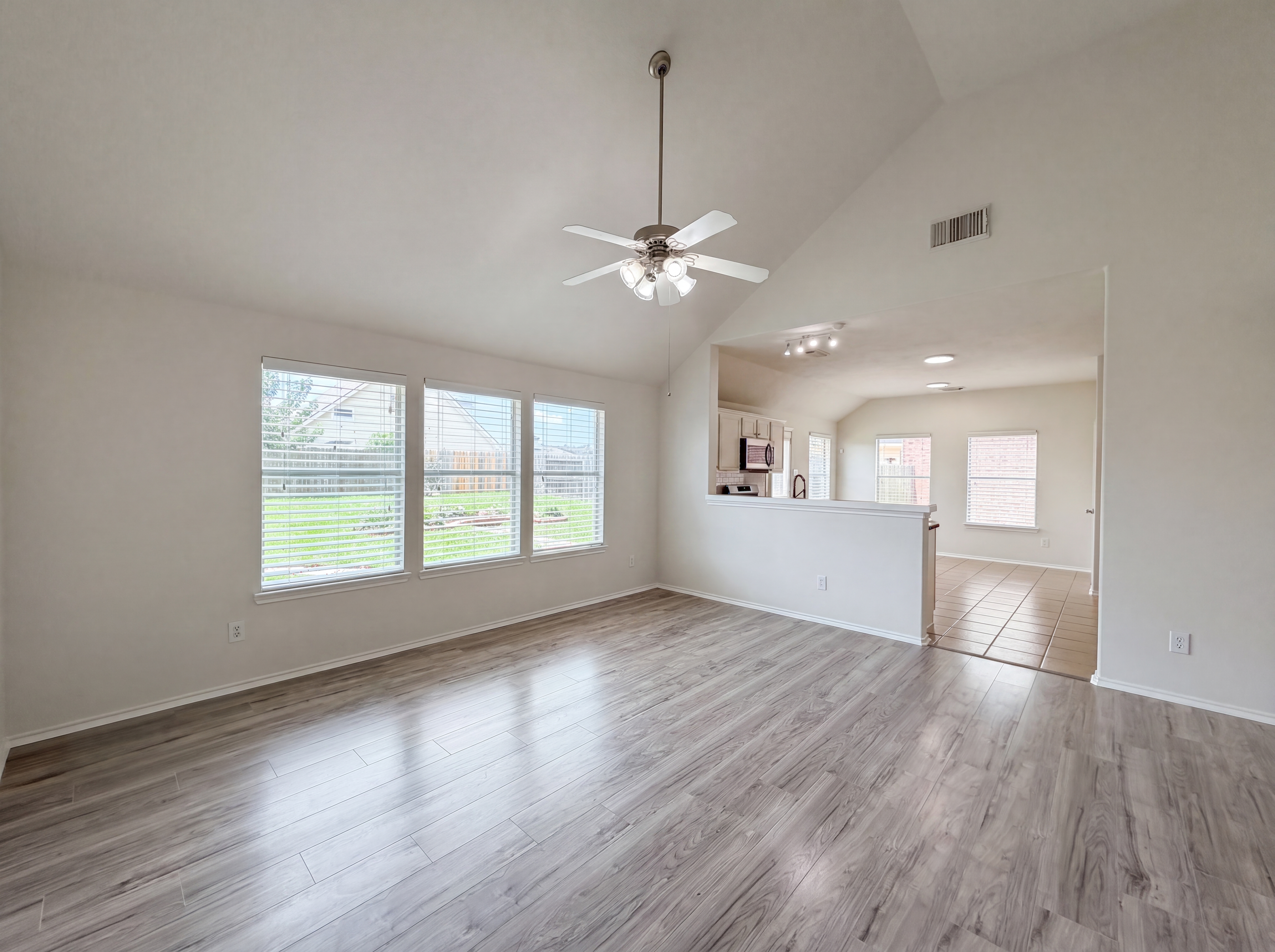 Photo 3 of 22 of 20615 Sandy Bay Ln, Katy, TX