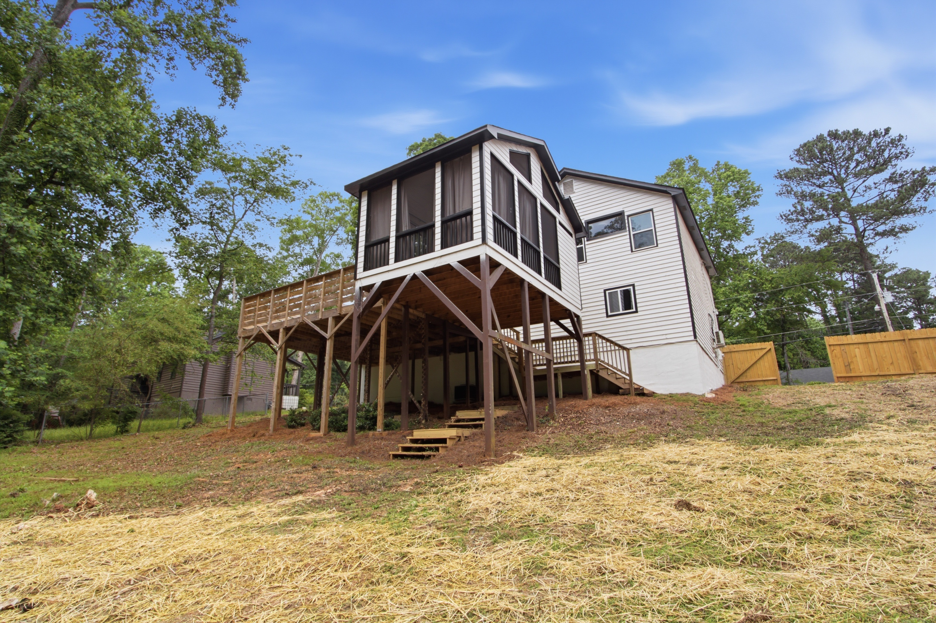 Photo 5 of 33 of 1239 Ashbrook Dr, Lawrenceville, GA