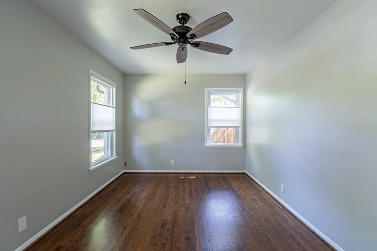 Photo 16 of 29 - 10183 Baronne Cir, Dallas, TX 75218