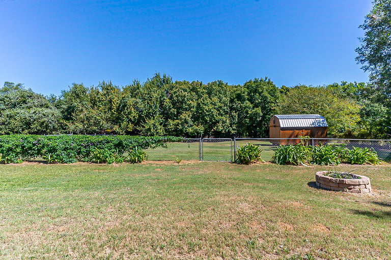 Photo 23 of 23 - 1500 Arvel Cir, Azle, TX 76020