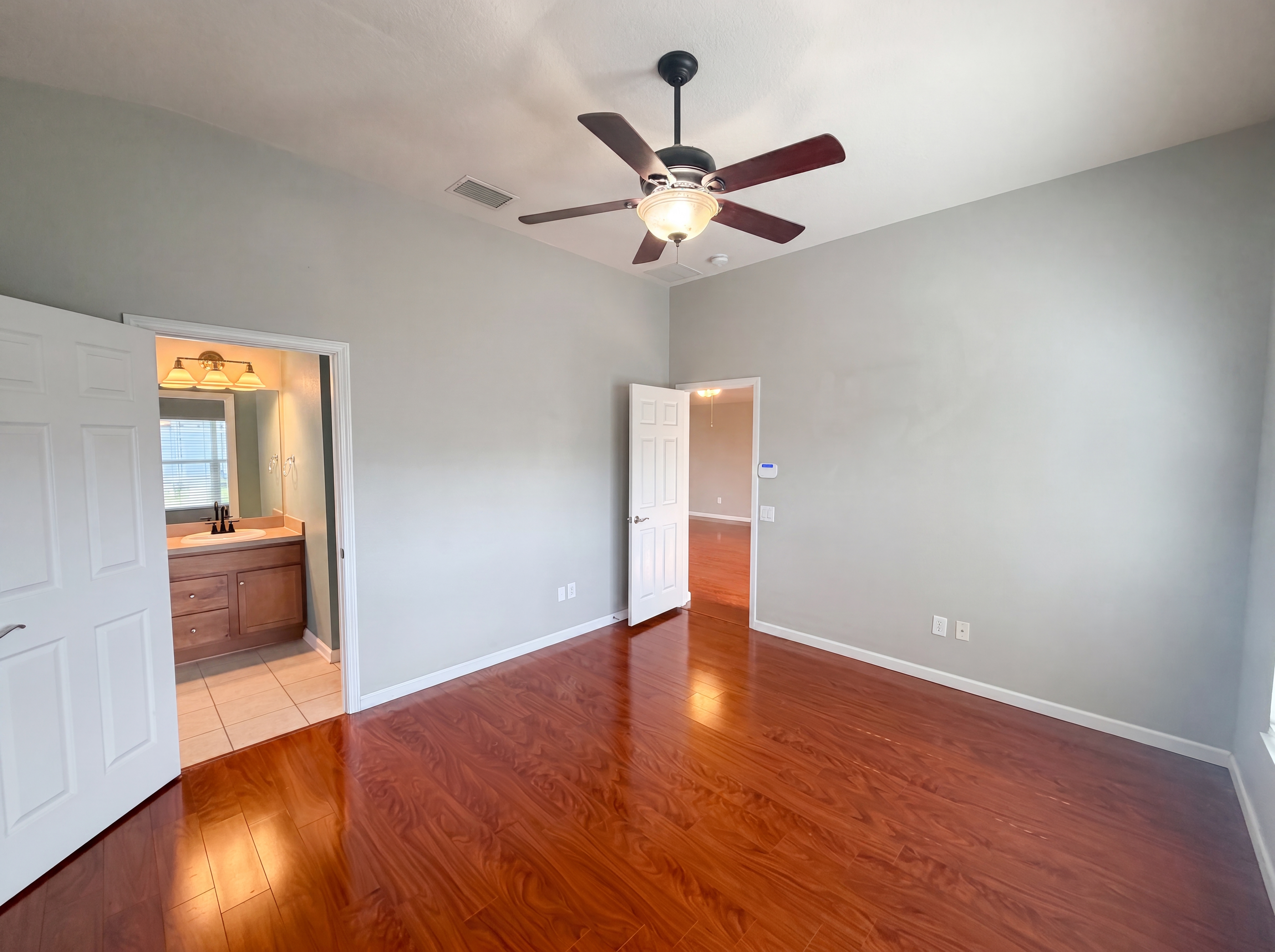 Photo 4 of 28 of 575 Sea Holly Dr, Brooksville, FL
