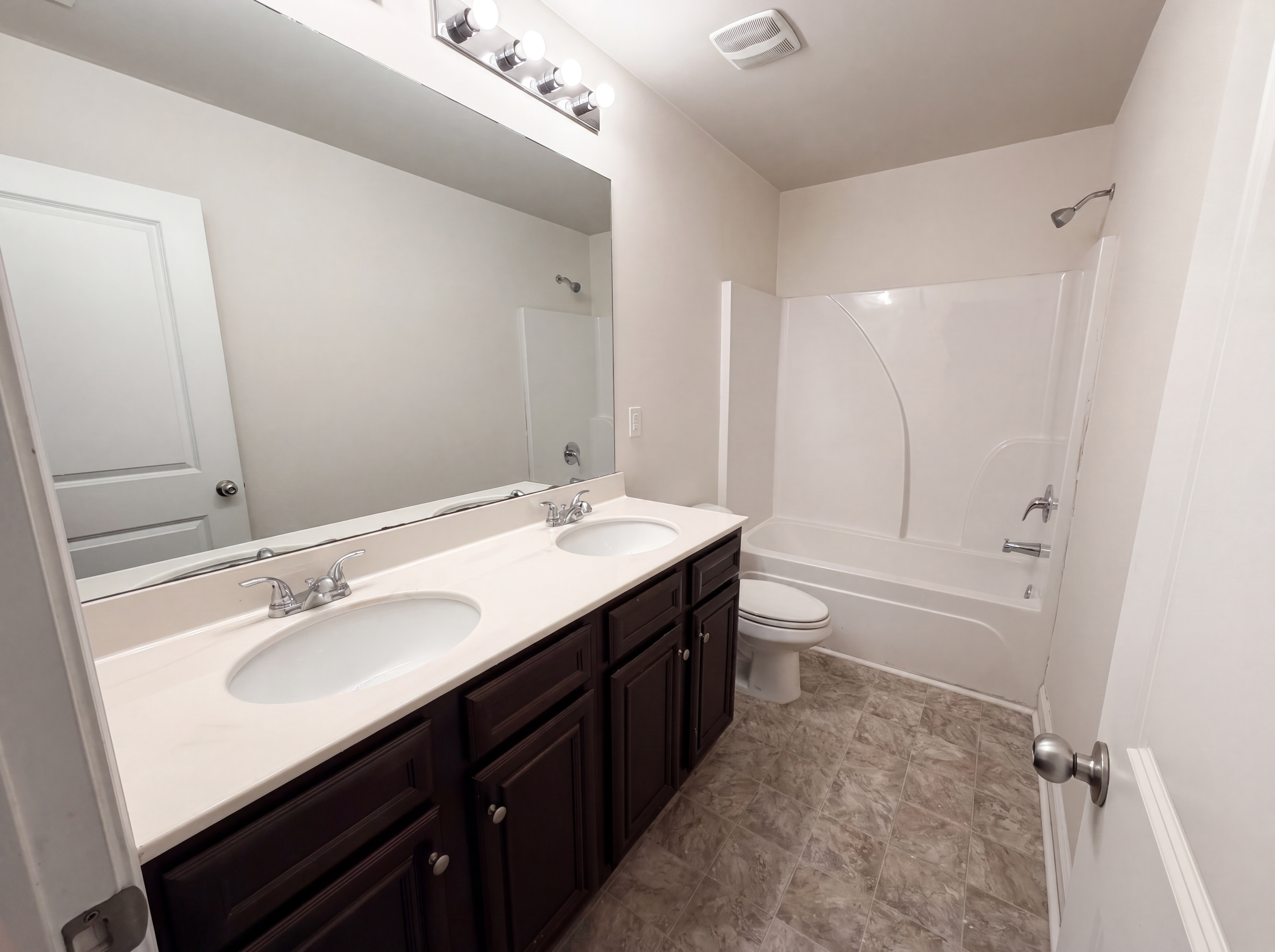 Photo 16 of 19 of 2627 Glenbrook Ln, Conyers, GA