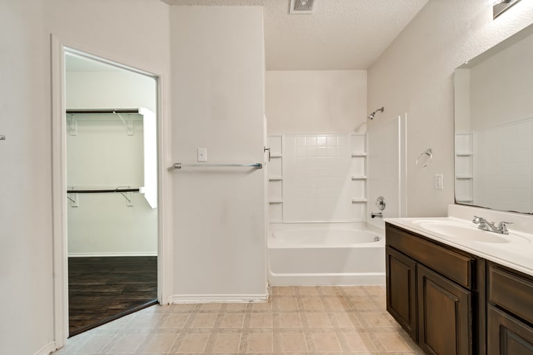 Photo 21 of 34 - 2903 Tangleglen Dr, Rockwall, TX 75032