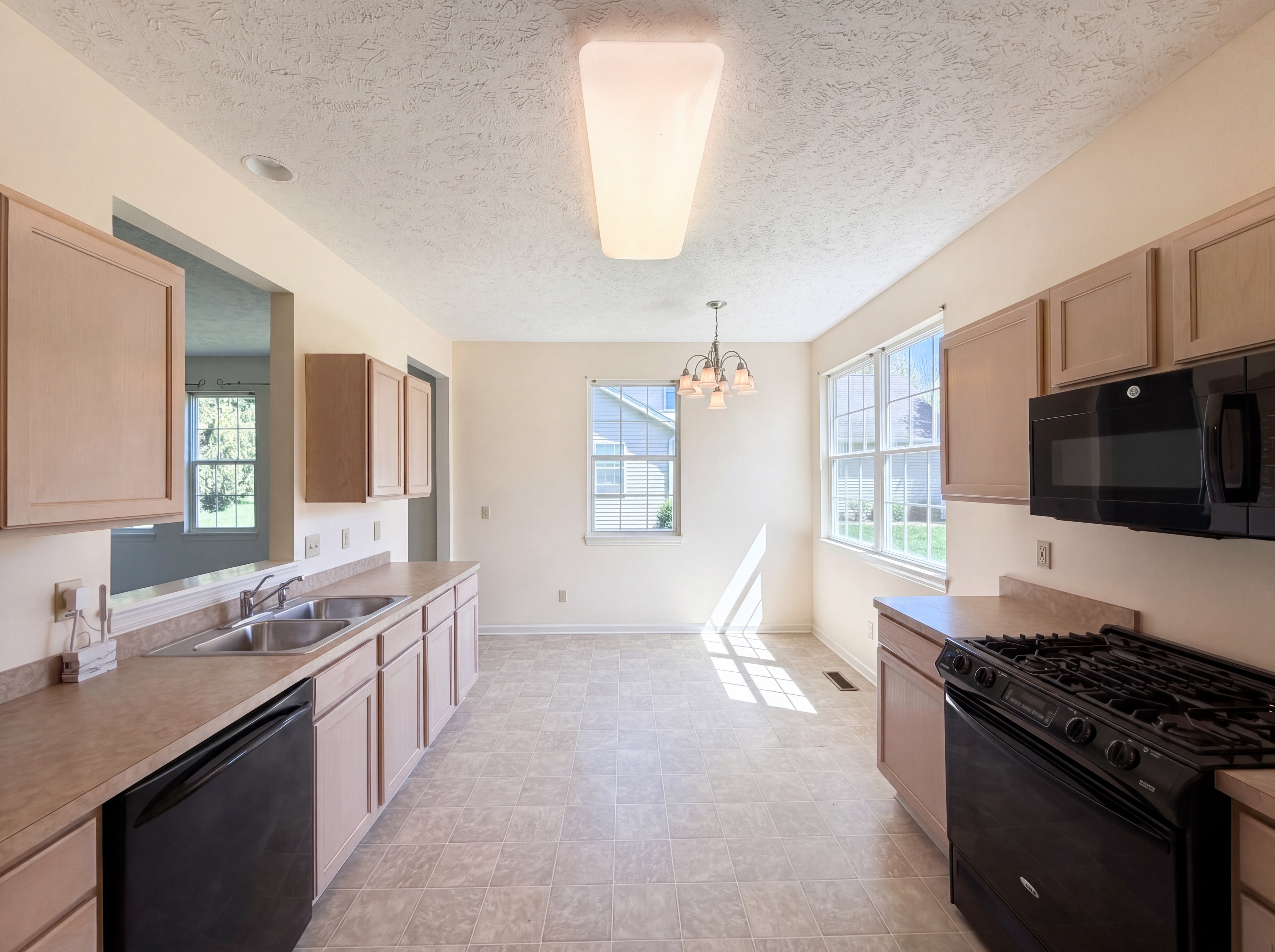 Photo 2 of 20 of 8757 Roberts Ct, Olmsted Falls, OH