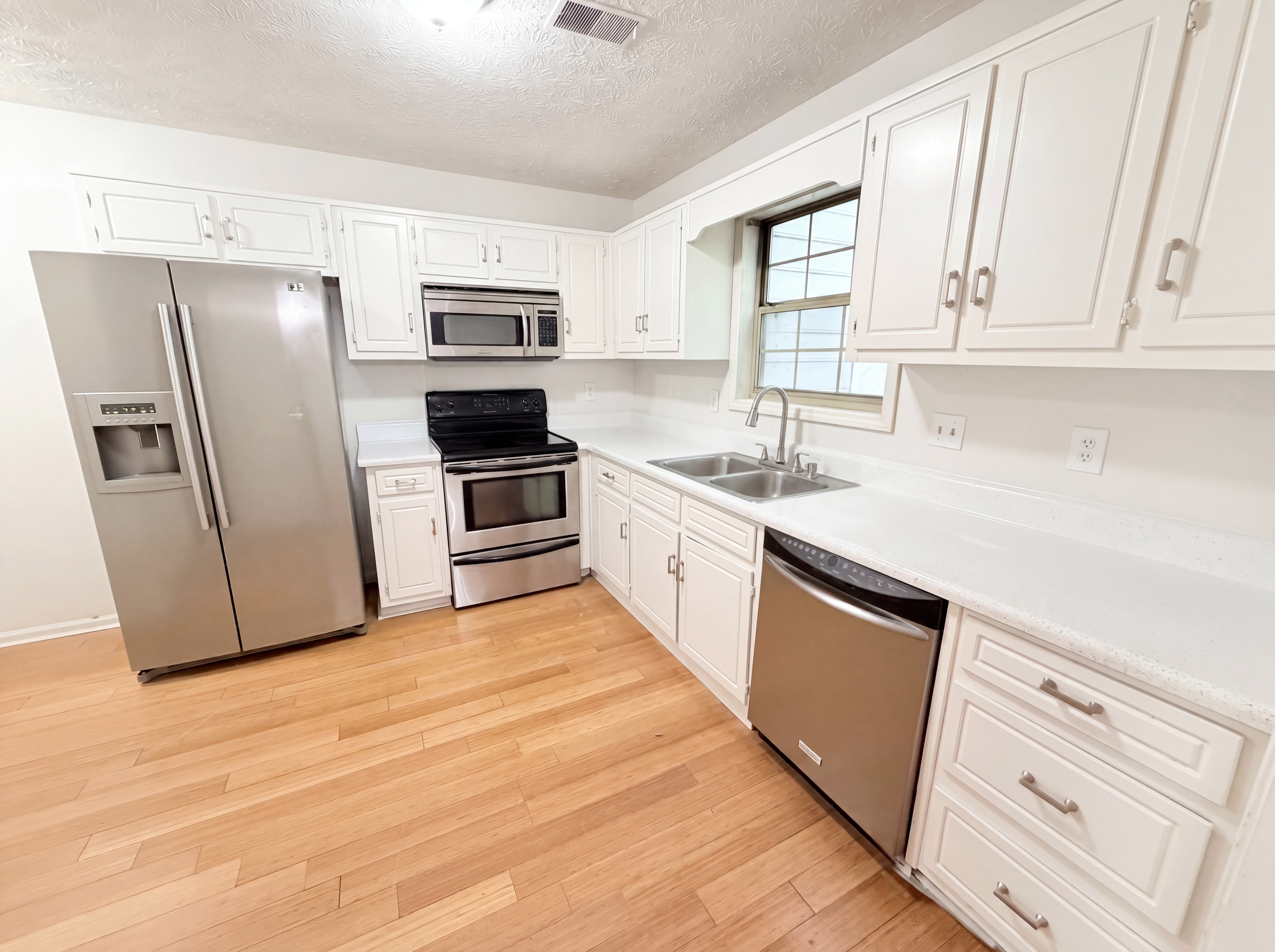 Photo 6 of 23 of 4558 Coopers Creek Pl SE, Smyrna, GA