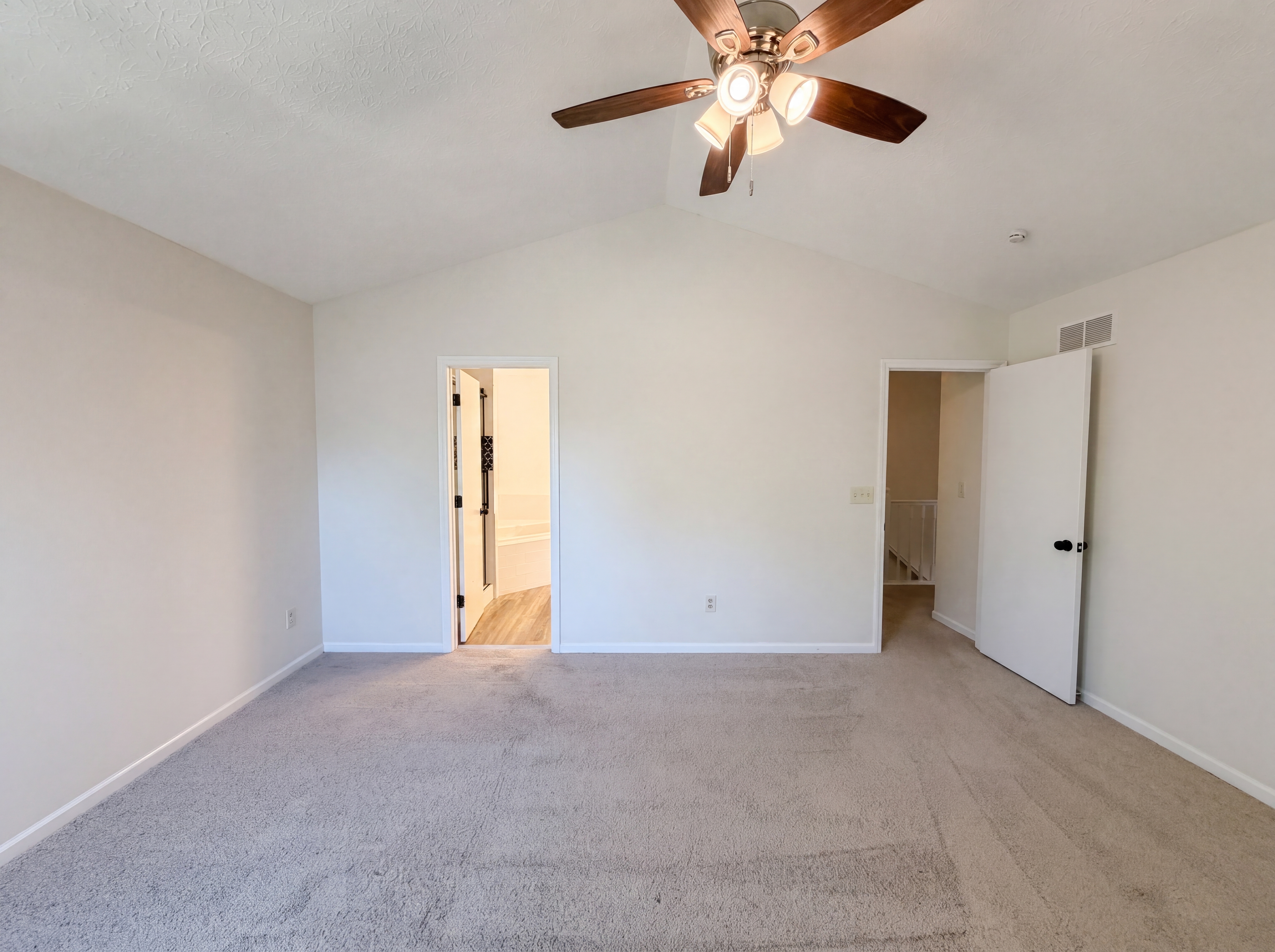 Photo 4 of 29 of 4976 Vicksburg Ln, Hilliard, OH