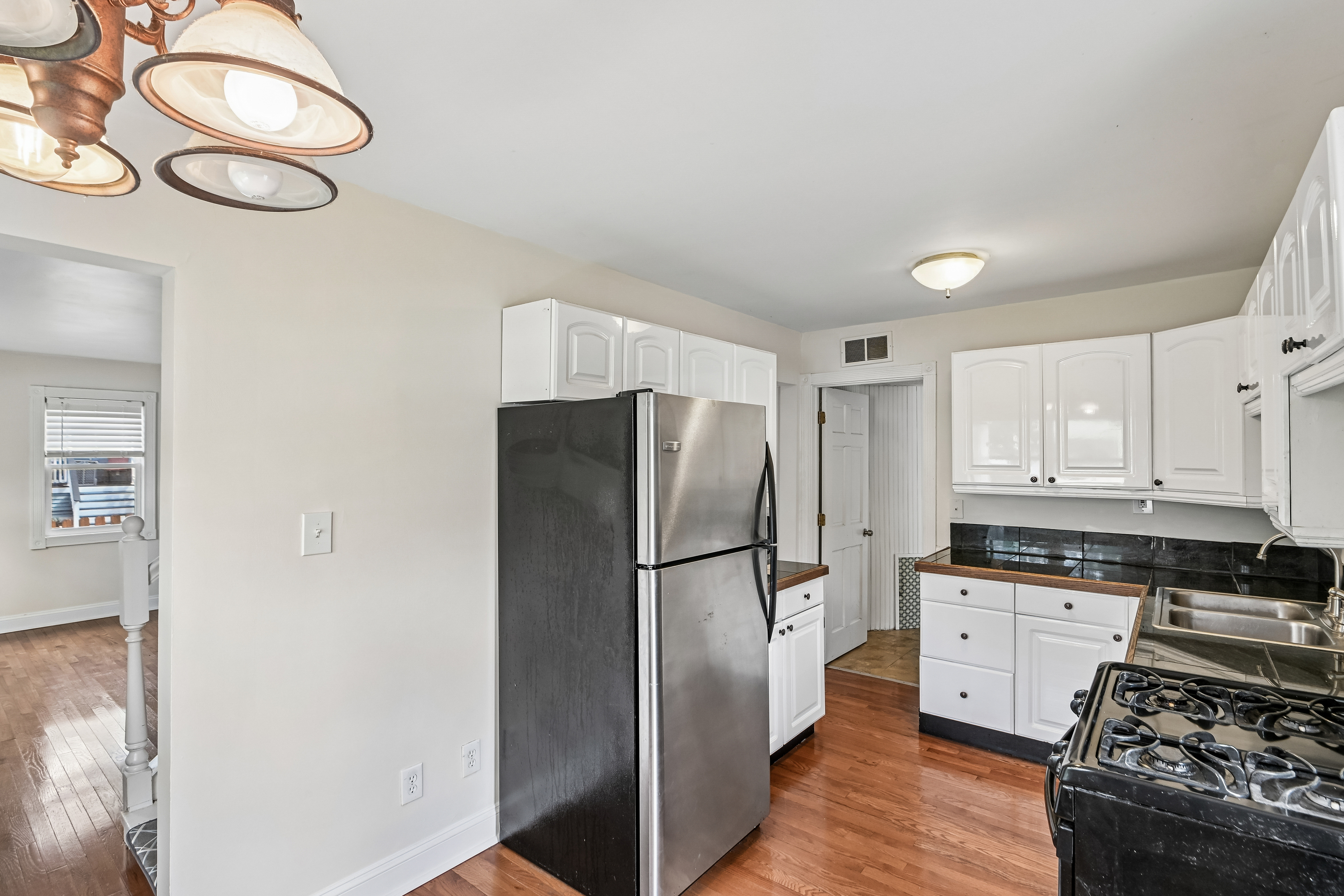 Photo 47 of 72 of 4811 Roslyn Rd, Downers Grove, IL