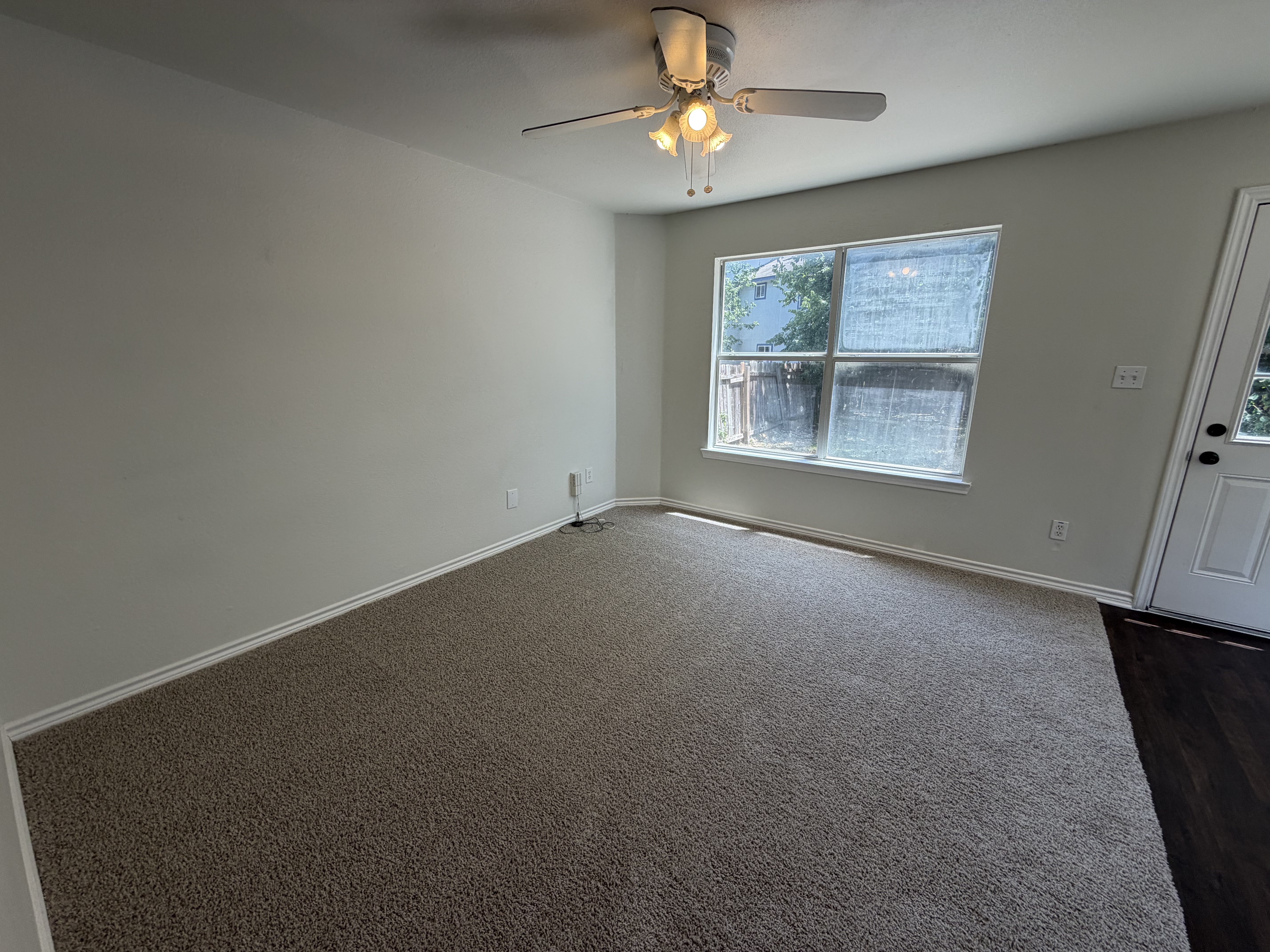 Photo 5 of 17 of 1555 Parkfield Cir, Round Rock, TX