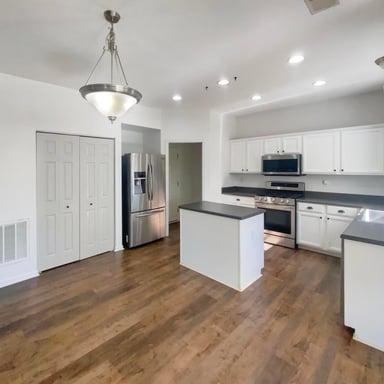 Property photo 2 of 139 Castleton Cir