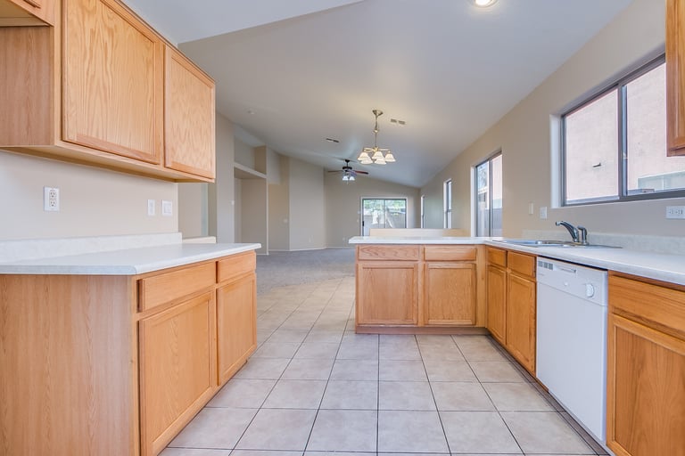 Photo 2 of 29 - 8130 W Whyman Ave, Phoenix, AZ 85043