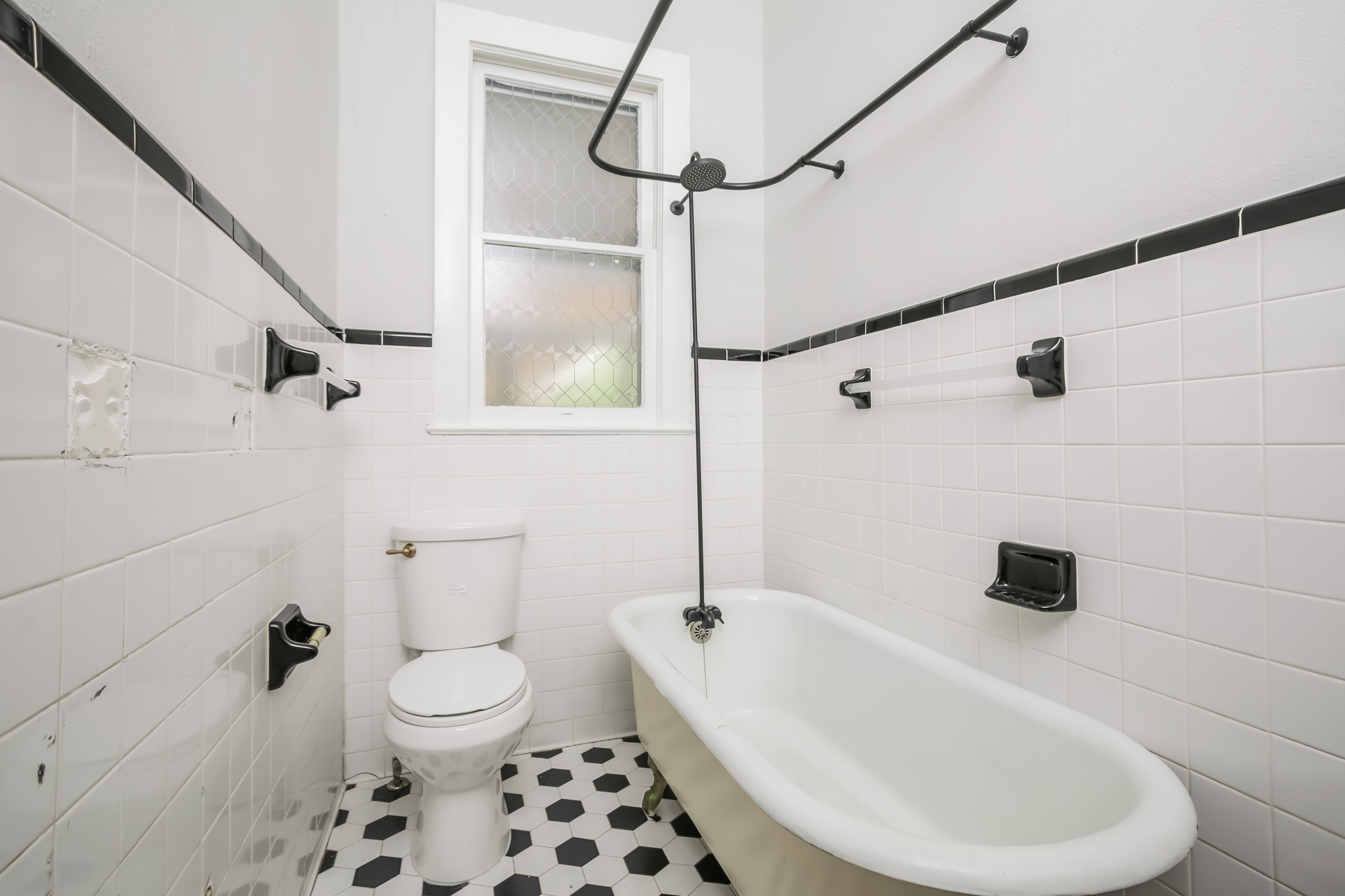 Photo 11 of 21 of 208 E Capitola Ave, Kinston, NC