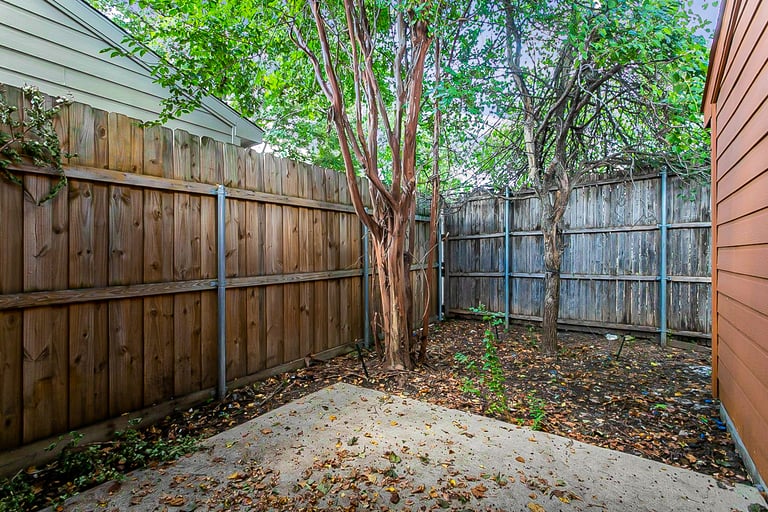 Photo 21 of 21 - 6321 Benavides Dr, Dallas, TX 75217