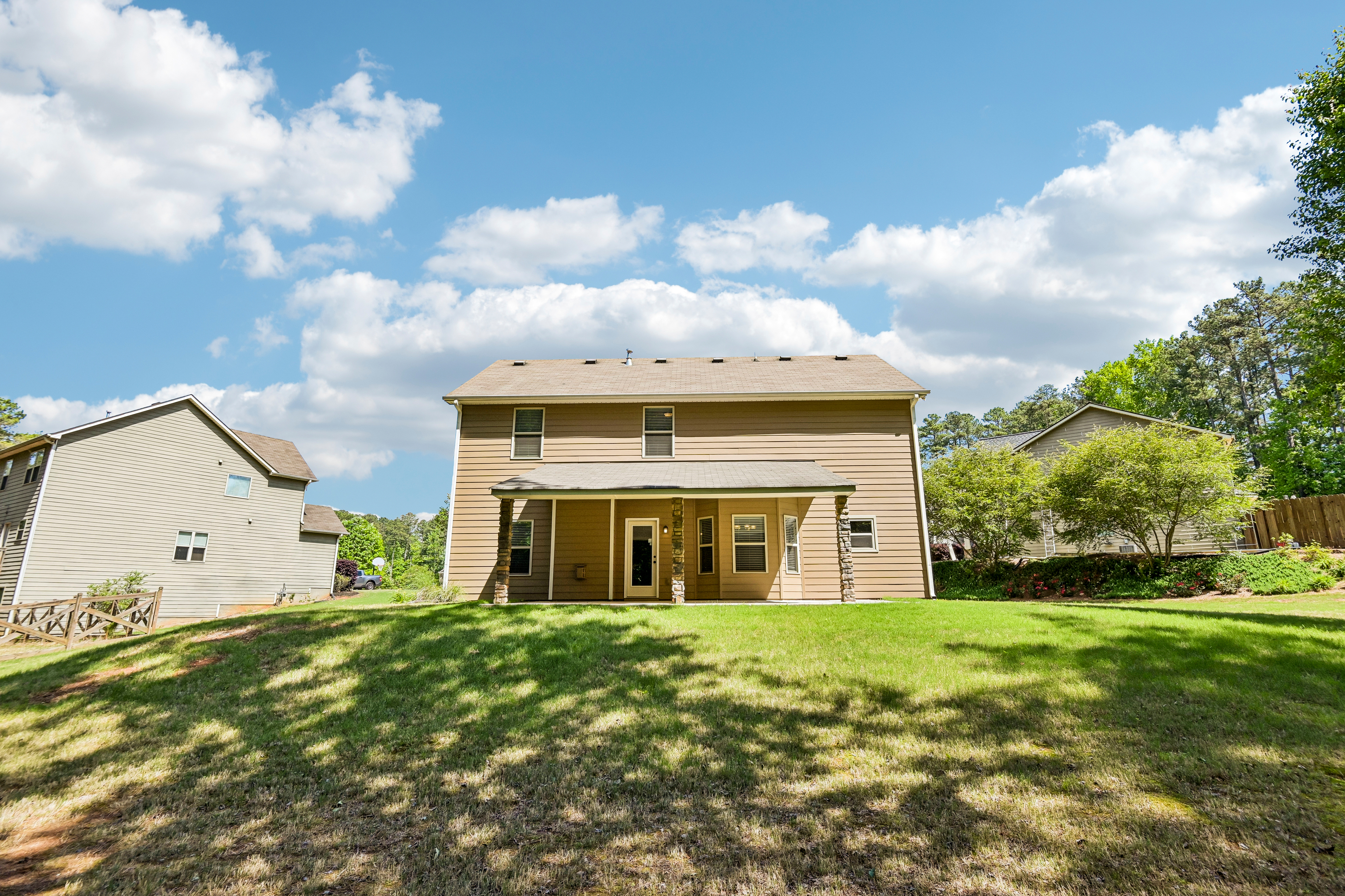 Photo 5 of 53 of 252 Stone Lake Dr, Dallas, GA