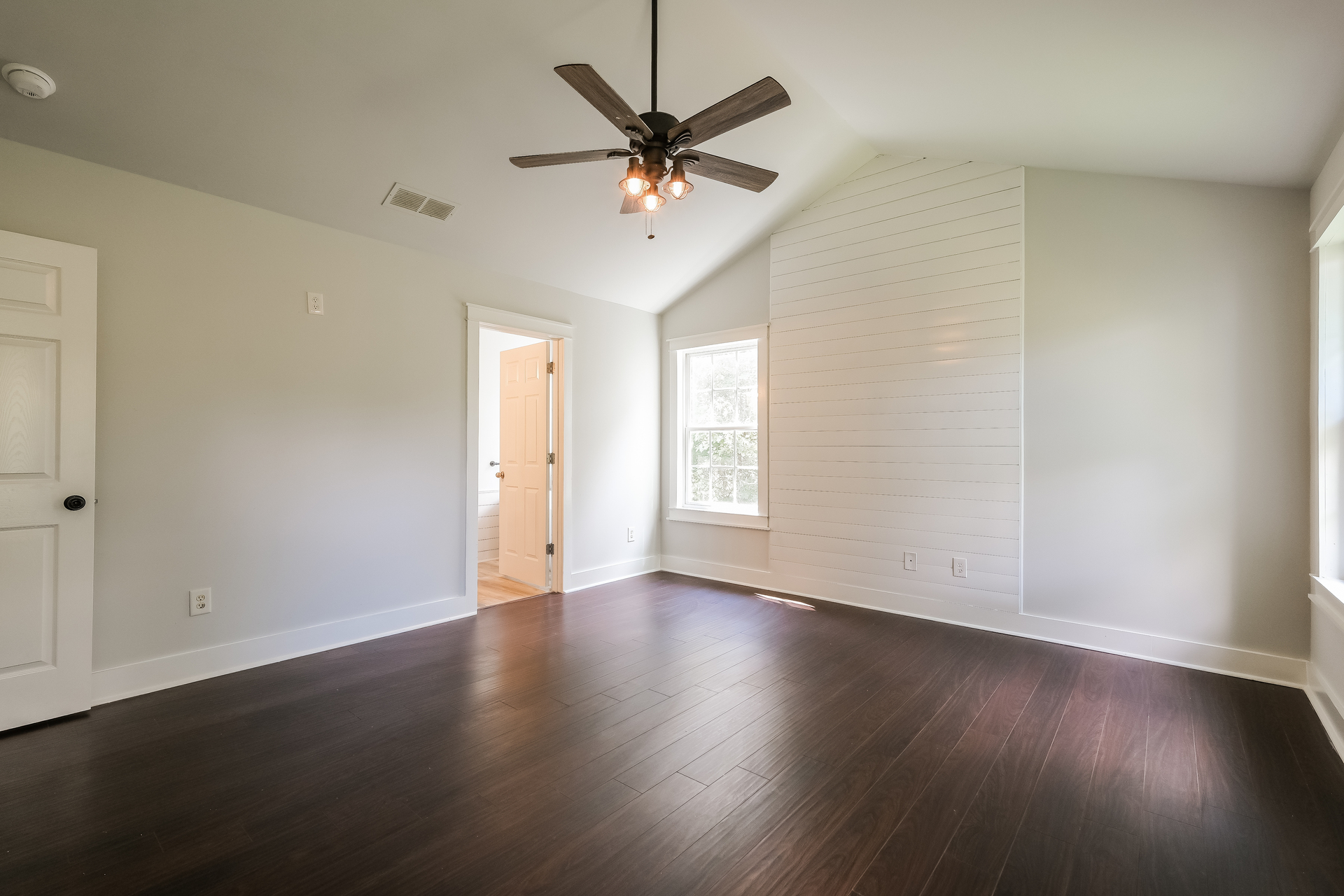 Photo 4 of 24 of 434 Pine Tree Dr, Dawsonville, GA