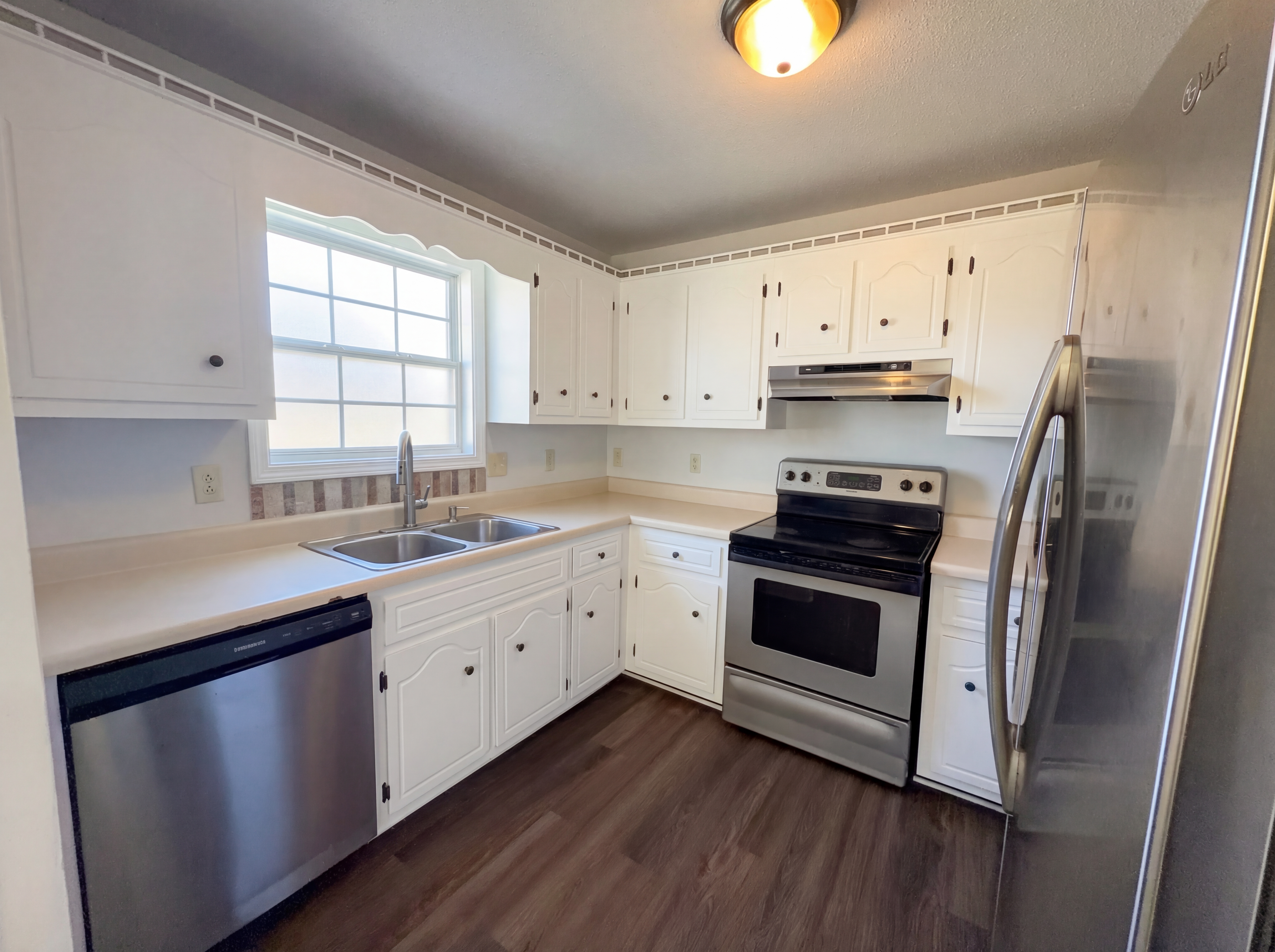 Photo 2 of 15 of 1690 Sparkleberry Dr, Clarksville, TN