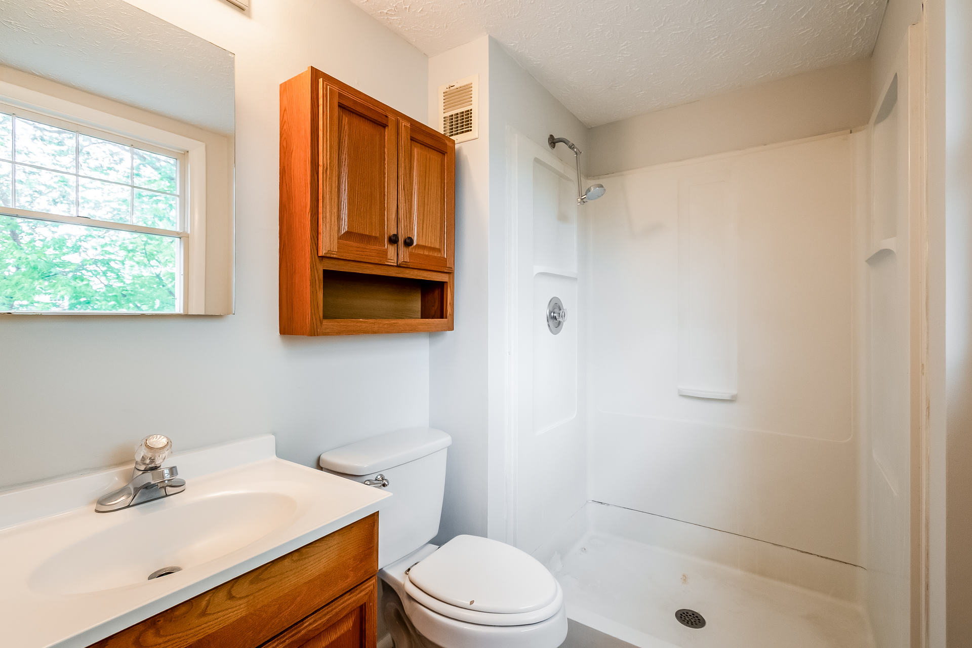 Photo 17 of 22 of 9908 Rickover Ct, Manassas, VA