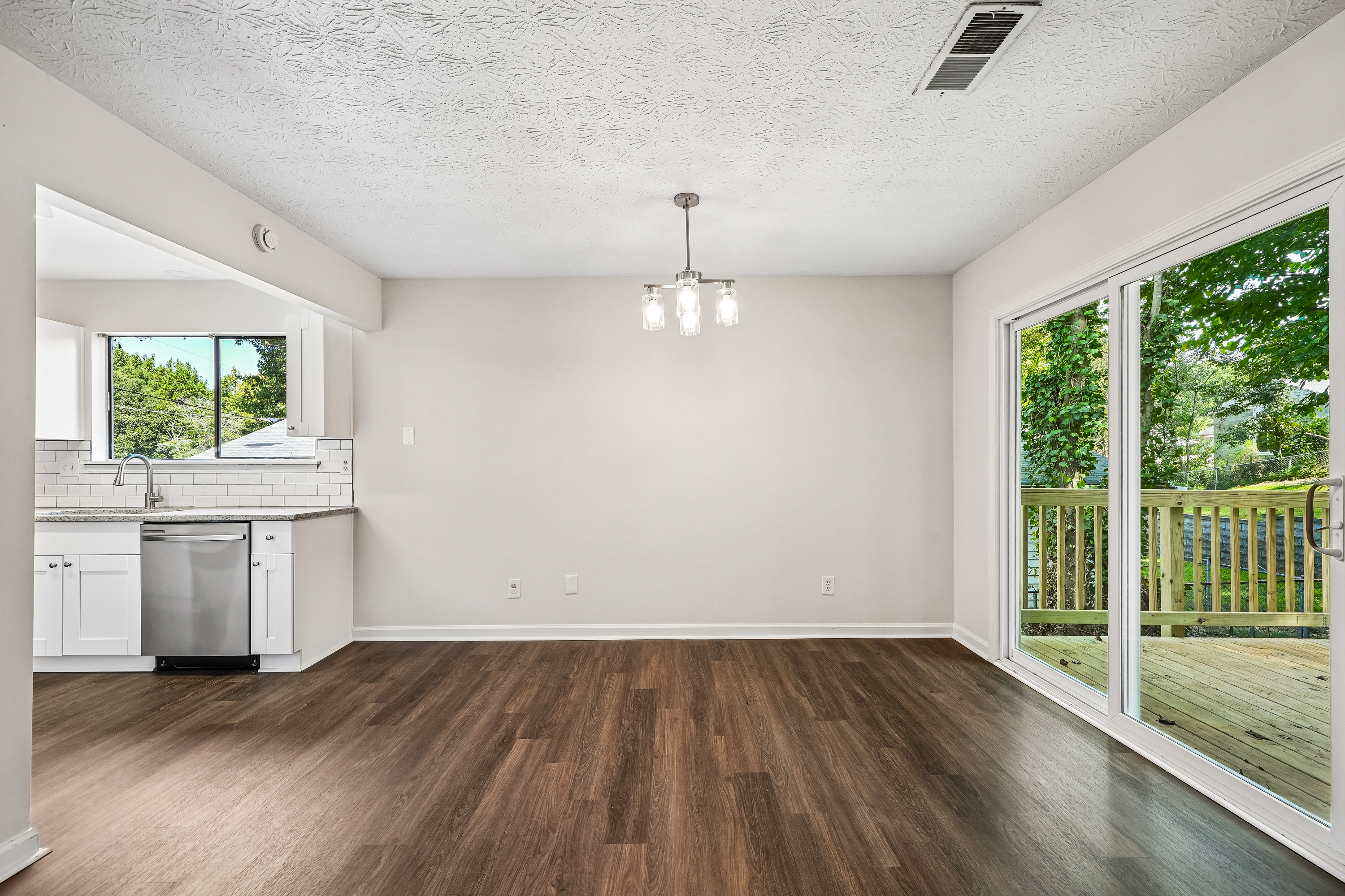 Photo 14 of 26 of 2464 Silver Moss Way, Lawrenceville, GA