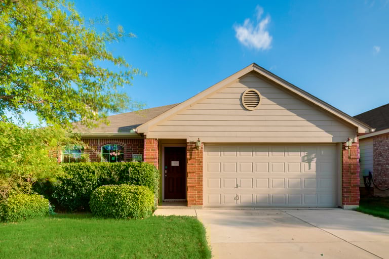 Photo 1 of 29 - 613 Rosario Ln, Haslet, TX 76052