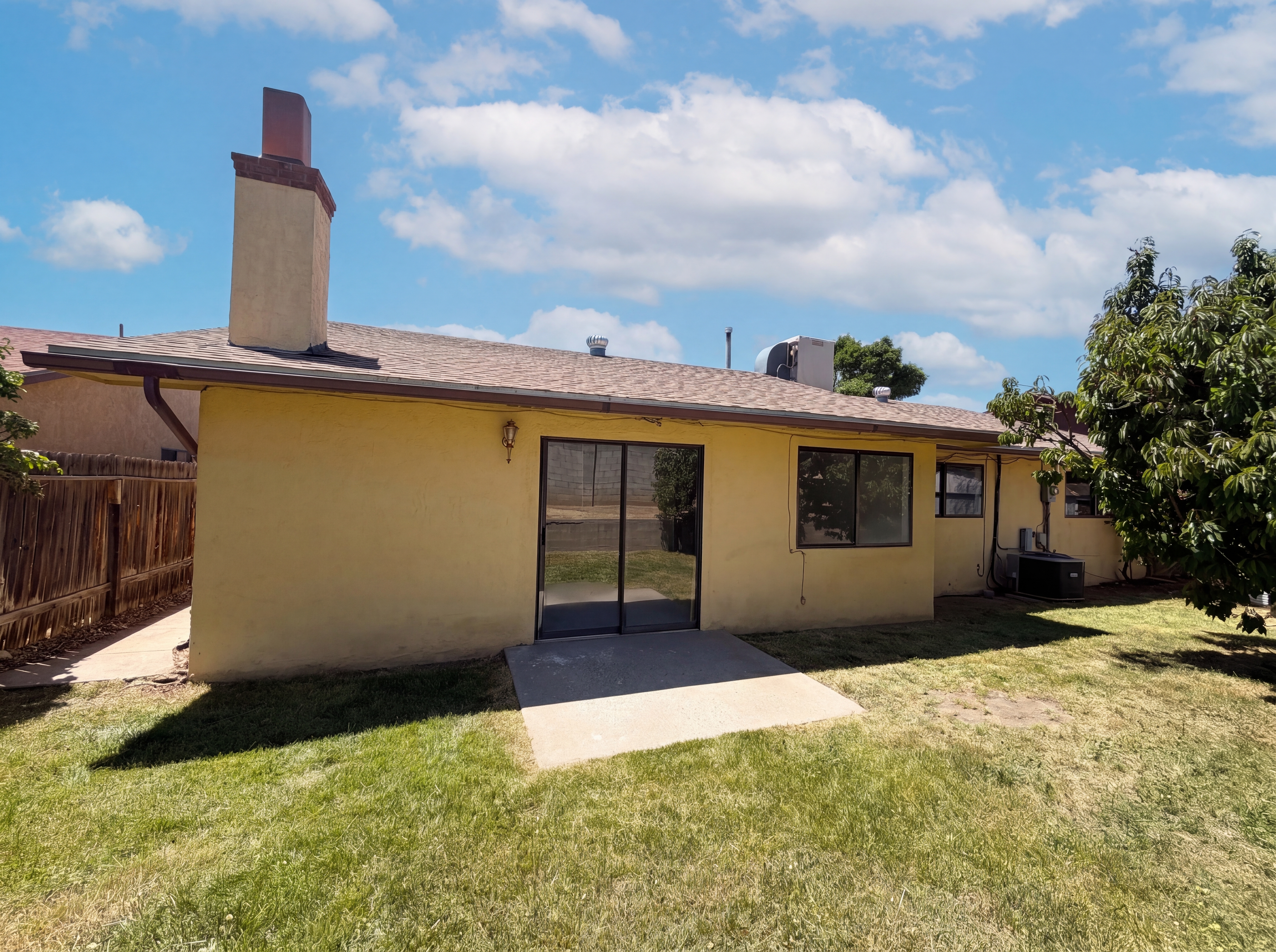 Photo 5 of 21 of 816 Omaha St NE, Albuquerque, NM