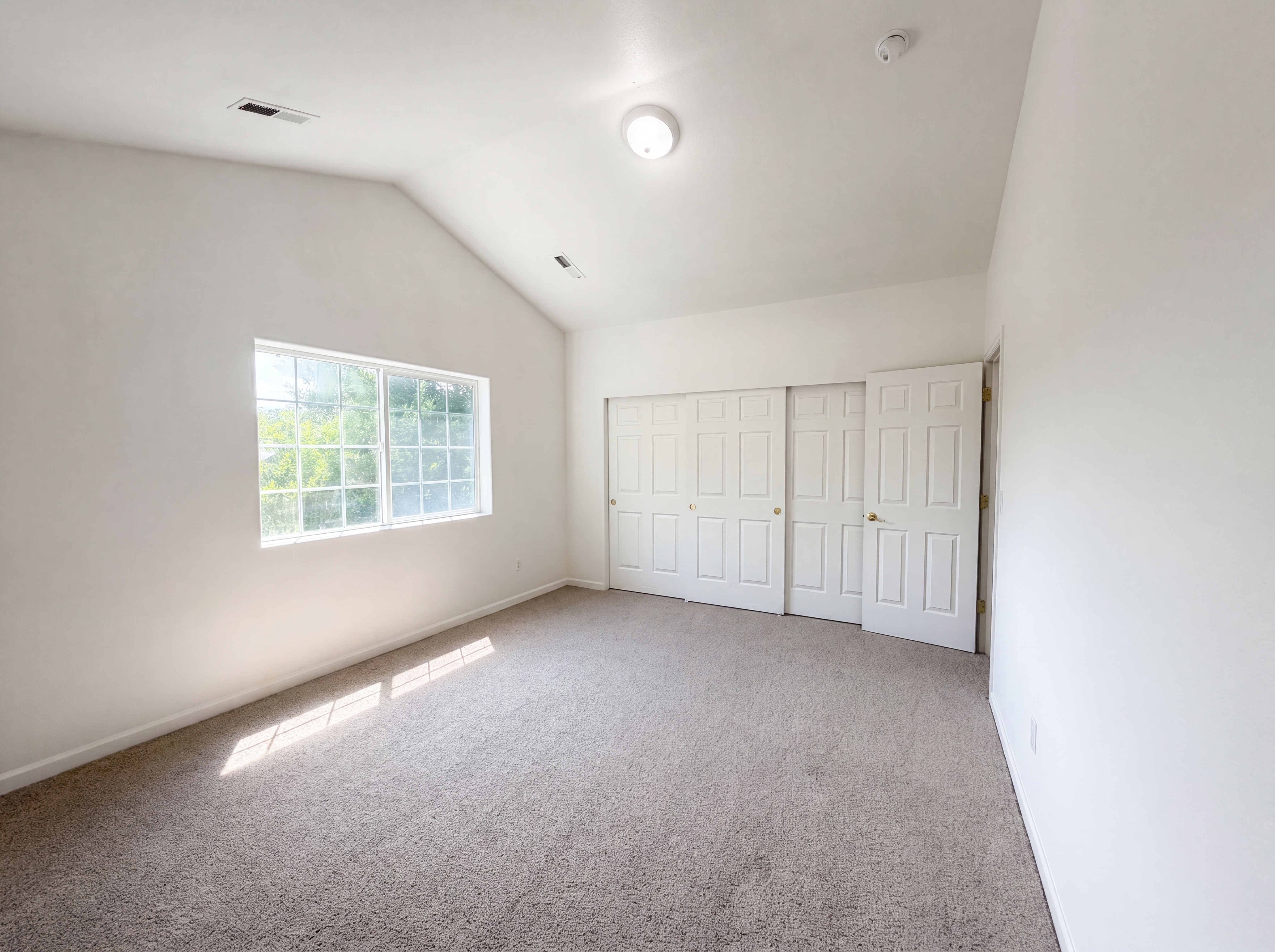 Photo 4 of 27 of 451 NW Yosemite Ter, Beaverton, OR