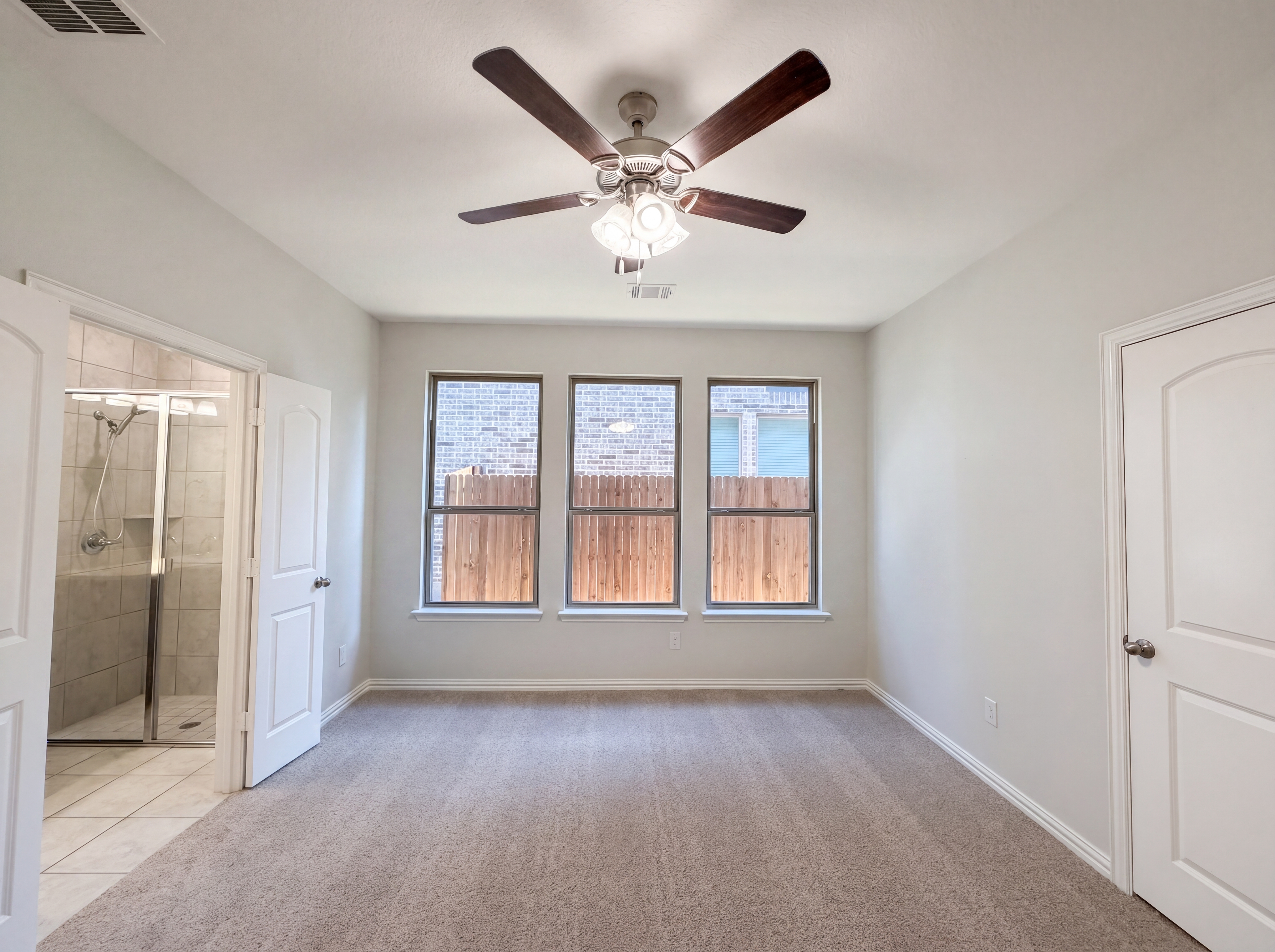 Photo 4 of 21 of 6705 Farsight Dr, Fort Worth, TX