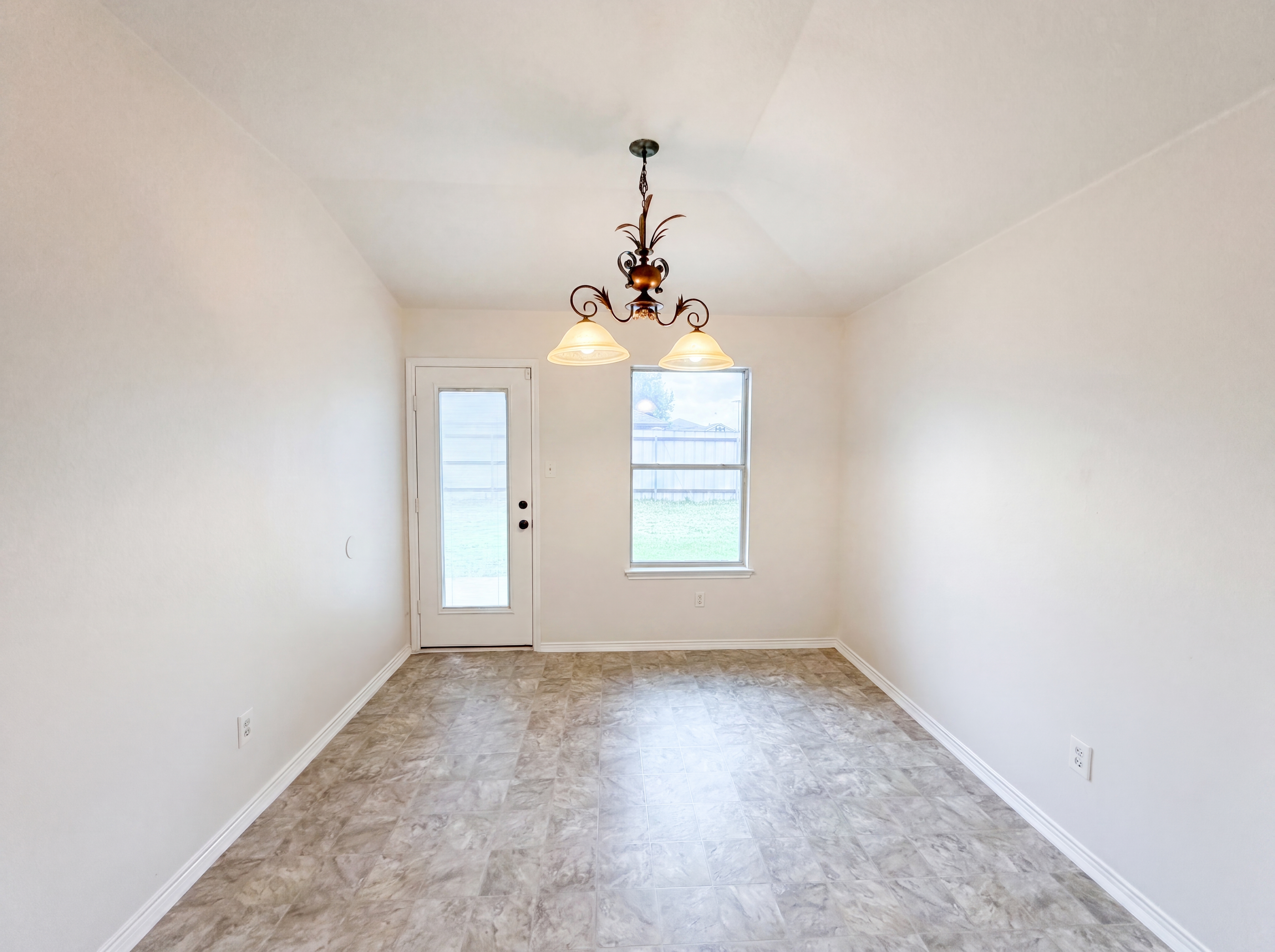 Photo 6 of 16 of 413 E Vega Ln, Killeen, TX