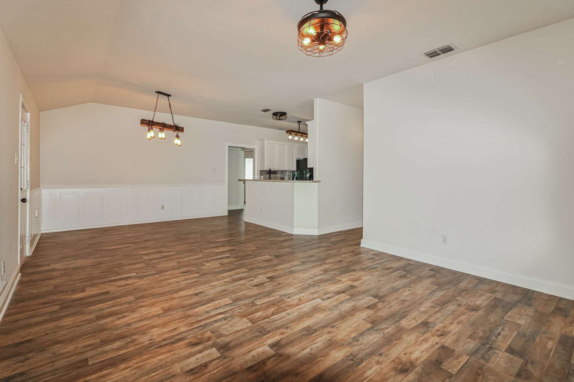 Photo 3 of 21 of 7706 Impala Dr, Corpus Christi, TX