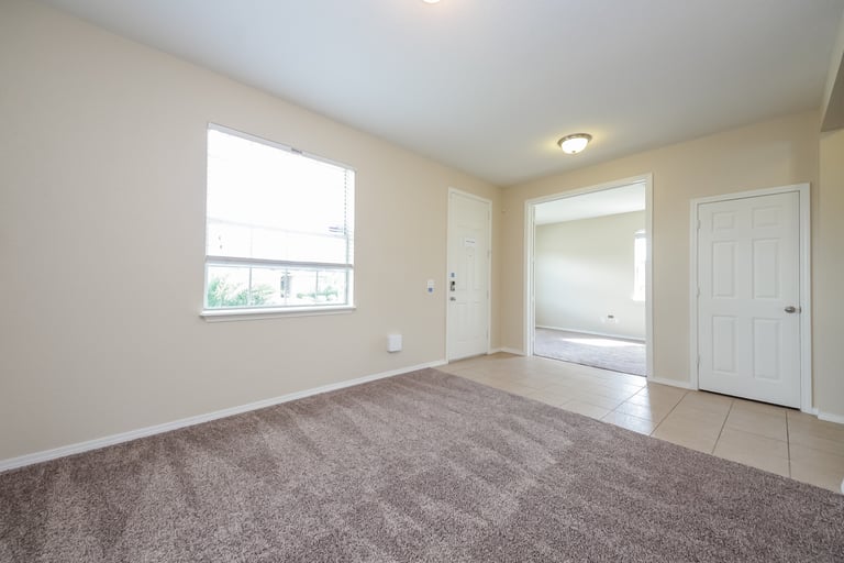 Photo 2 of 24 - 2122 Sunbow Ave, Apopka, FL 32703