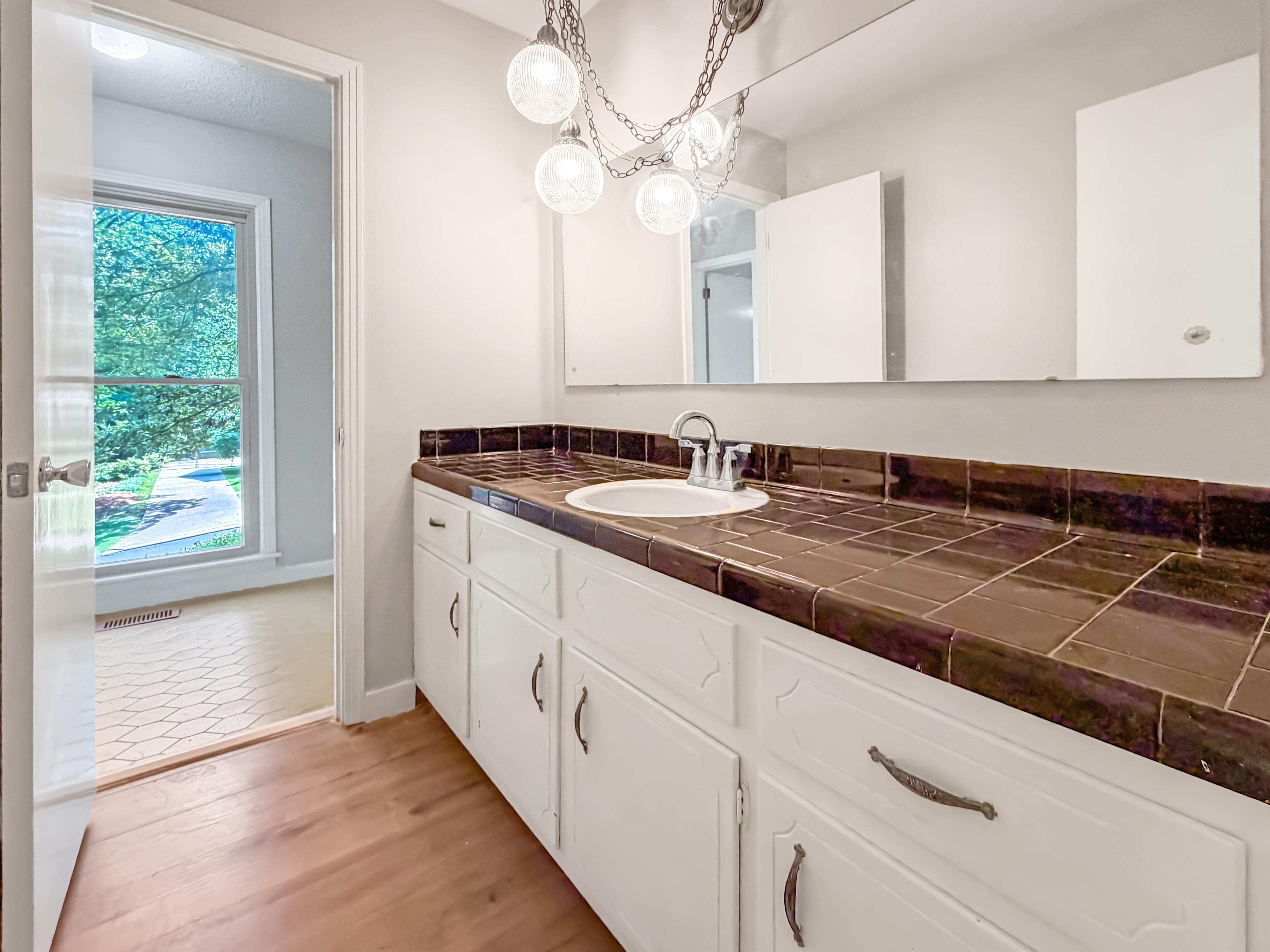 Photo 13 of 24 of 3495 Flintshire Dr, Hoover, AL
