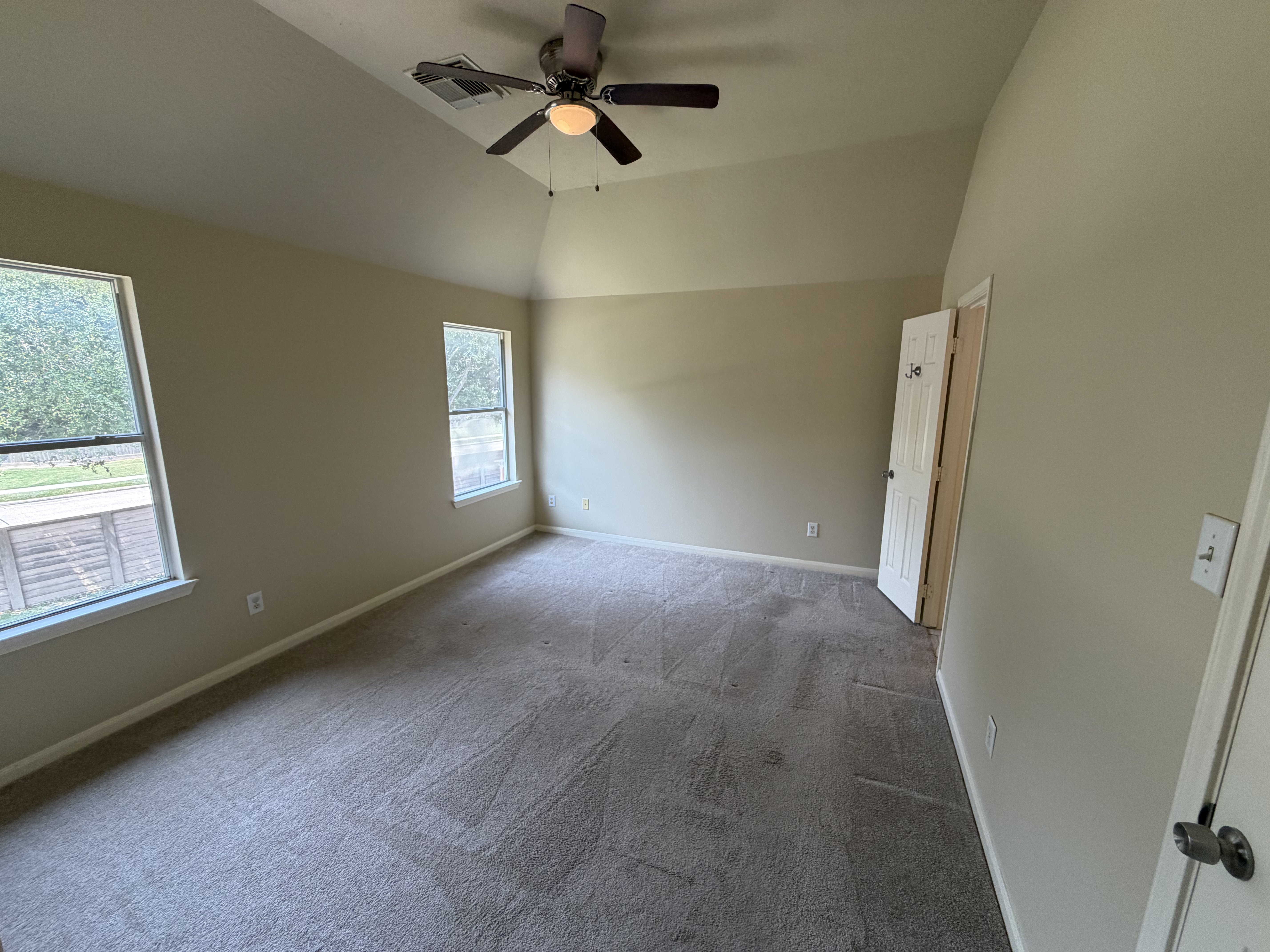 Photo 16 of 28 of 10250 Rolleston Ln, Houston, TX