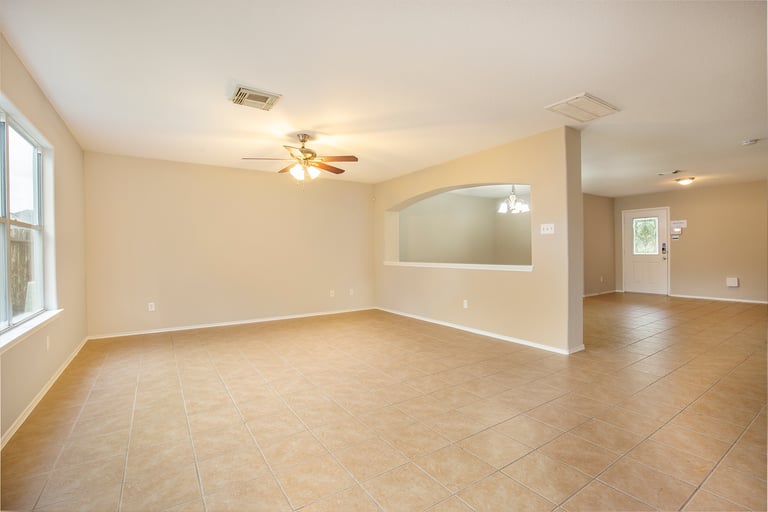 Photo 2 of 17 - 8410 Macow Ct, Rosharon, TX 77583