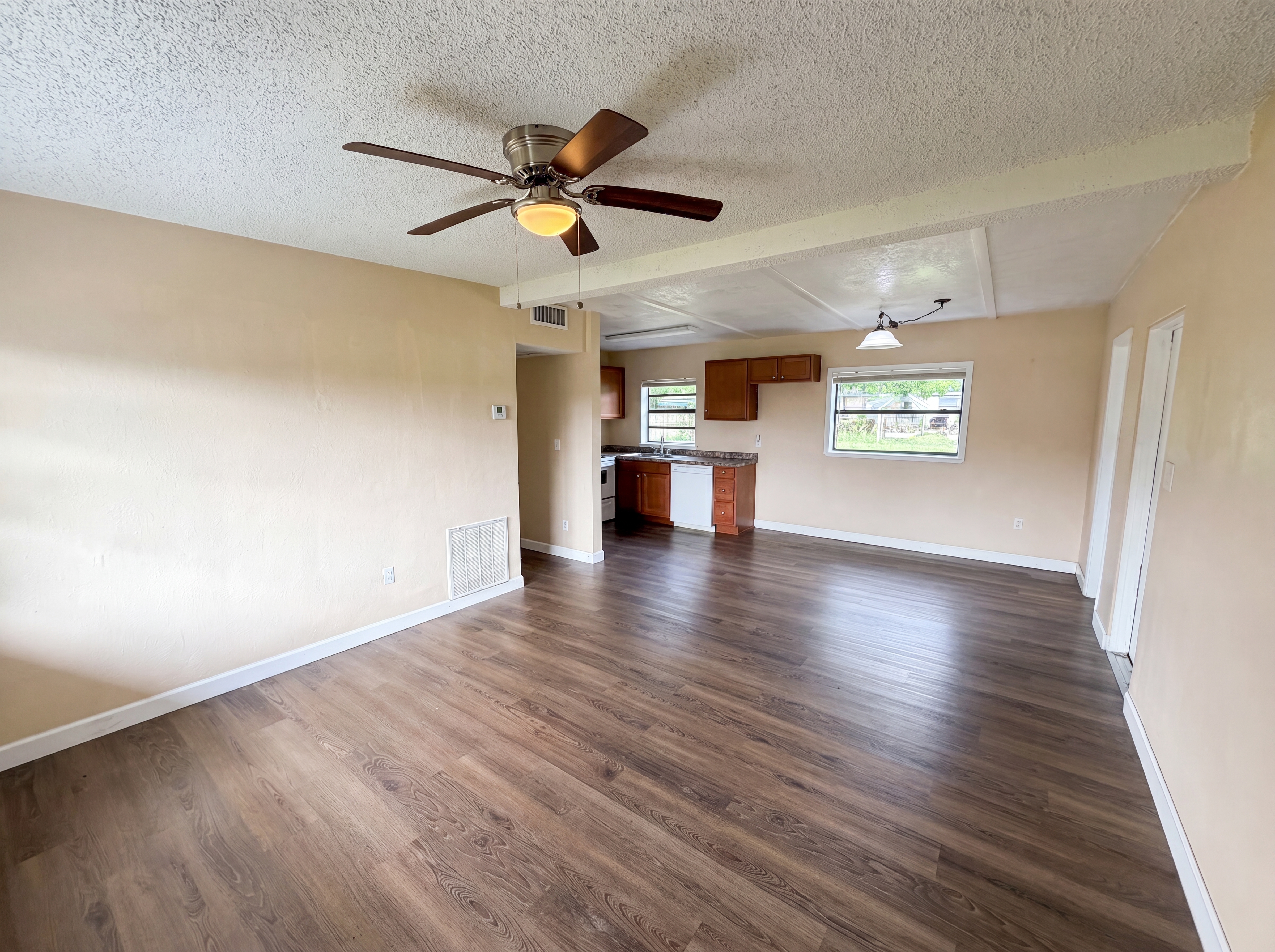 Photo 3 of 25 of 702 S Solandra Dr, Orlando, FL
