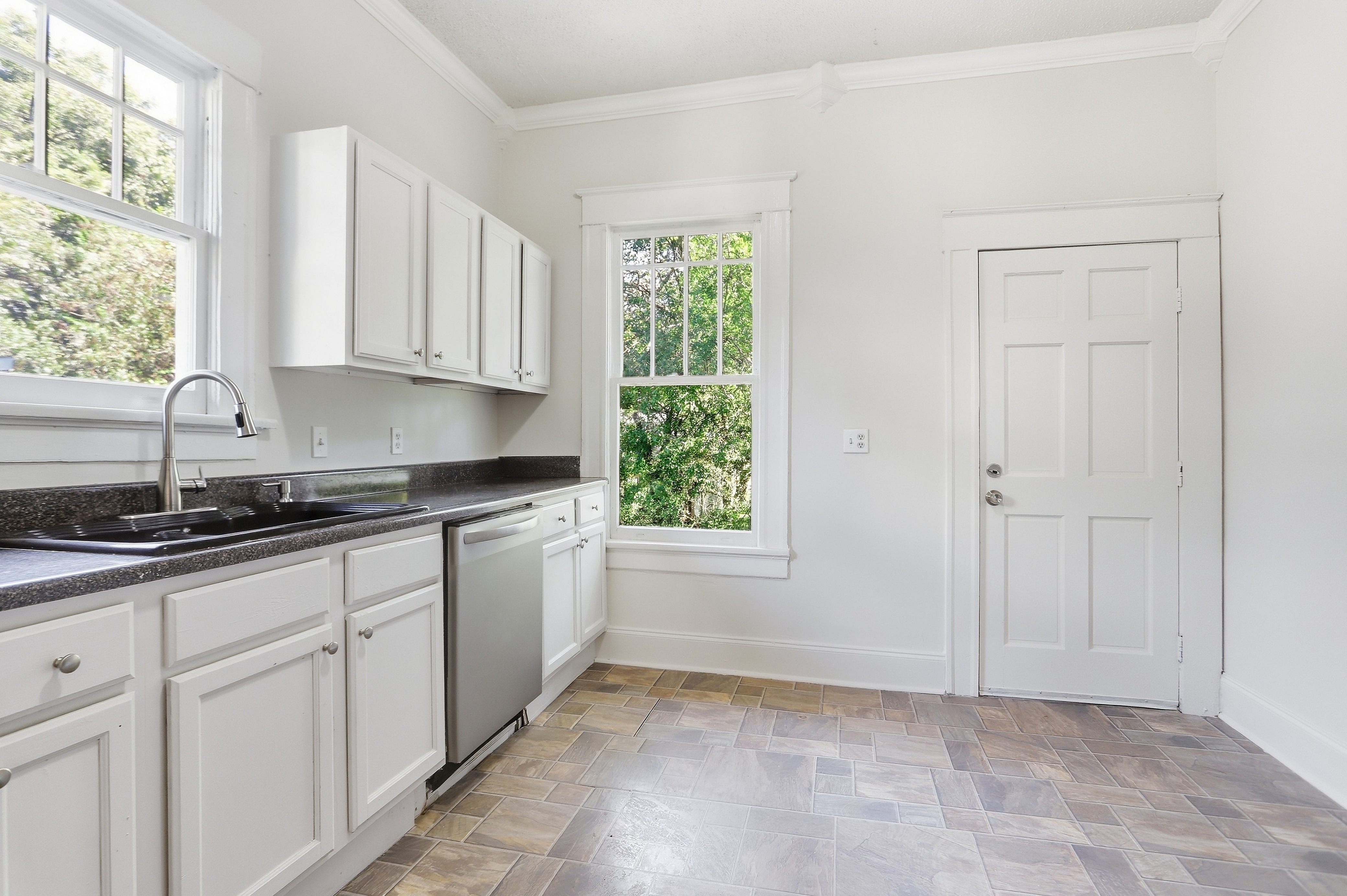 Photo 10 of 22 of 1470 Graham St SW, Atlanta, GA